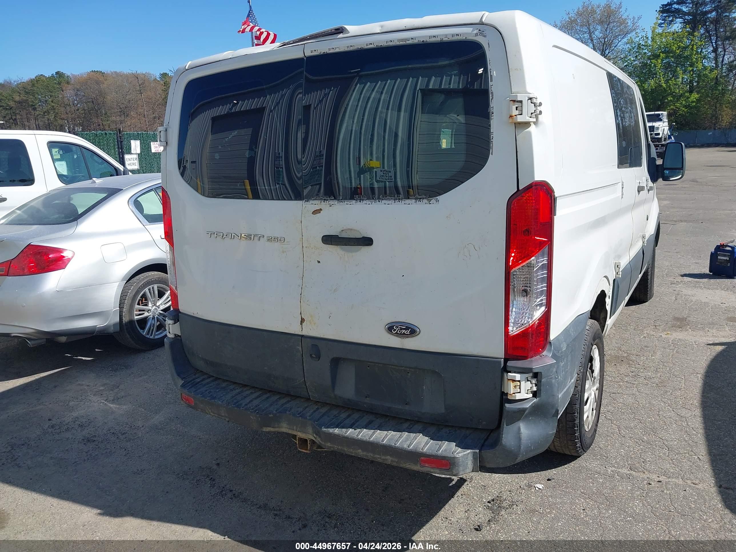 FORD TRANSIT-250 image 4
