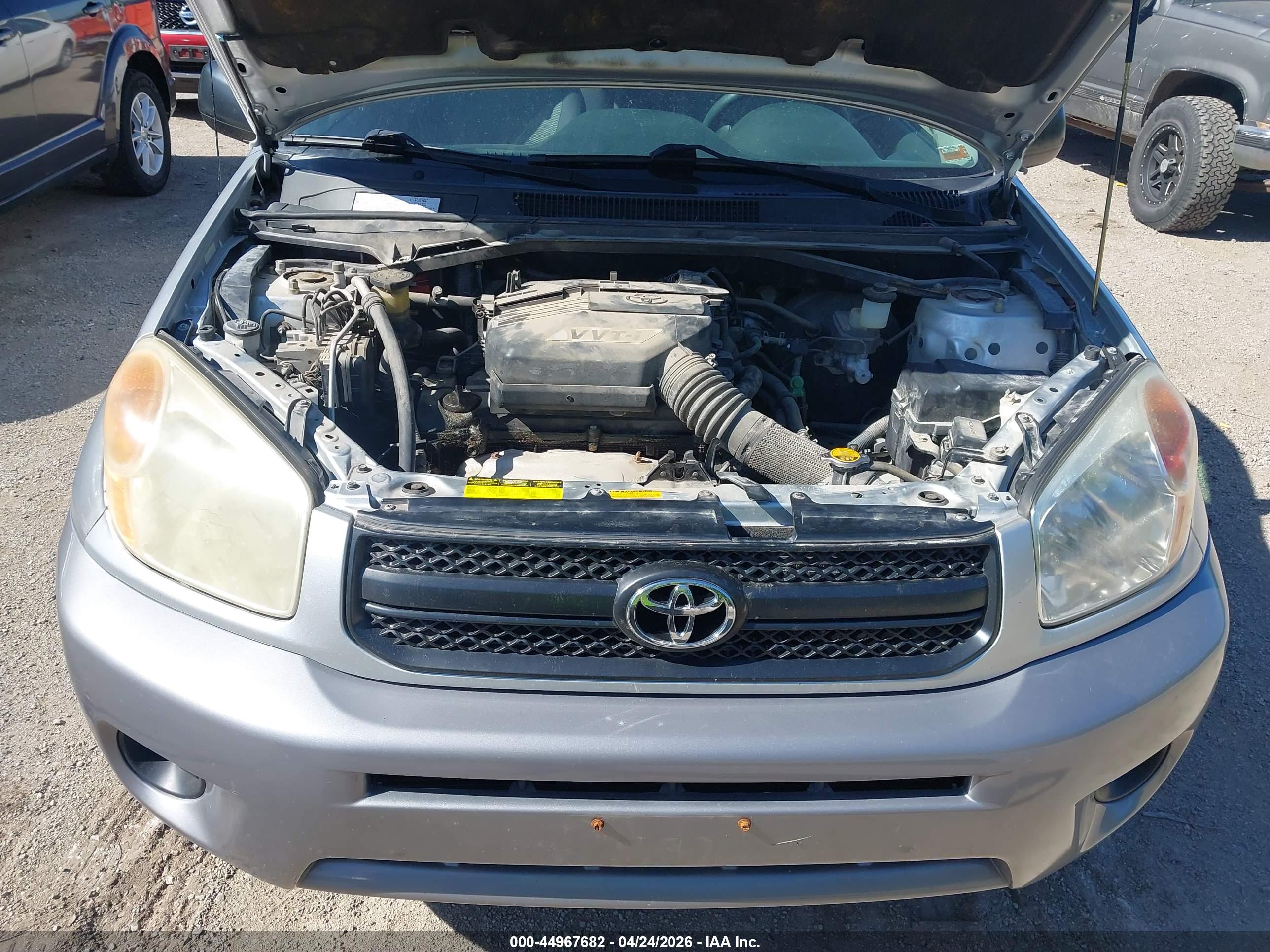 TOYOTA RAV4 image 10