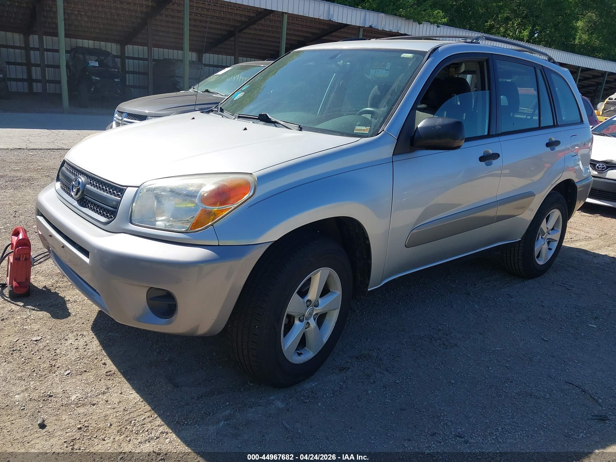 TOYOTA RAV4 image 2