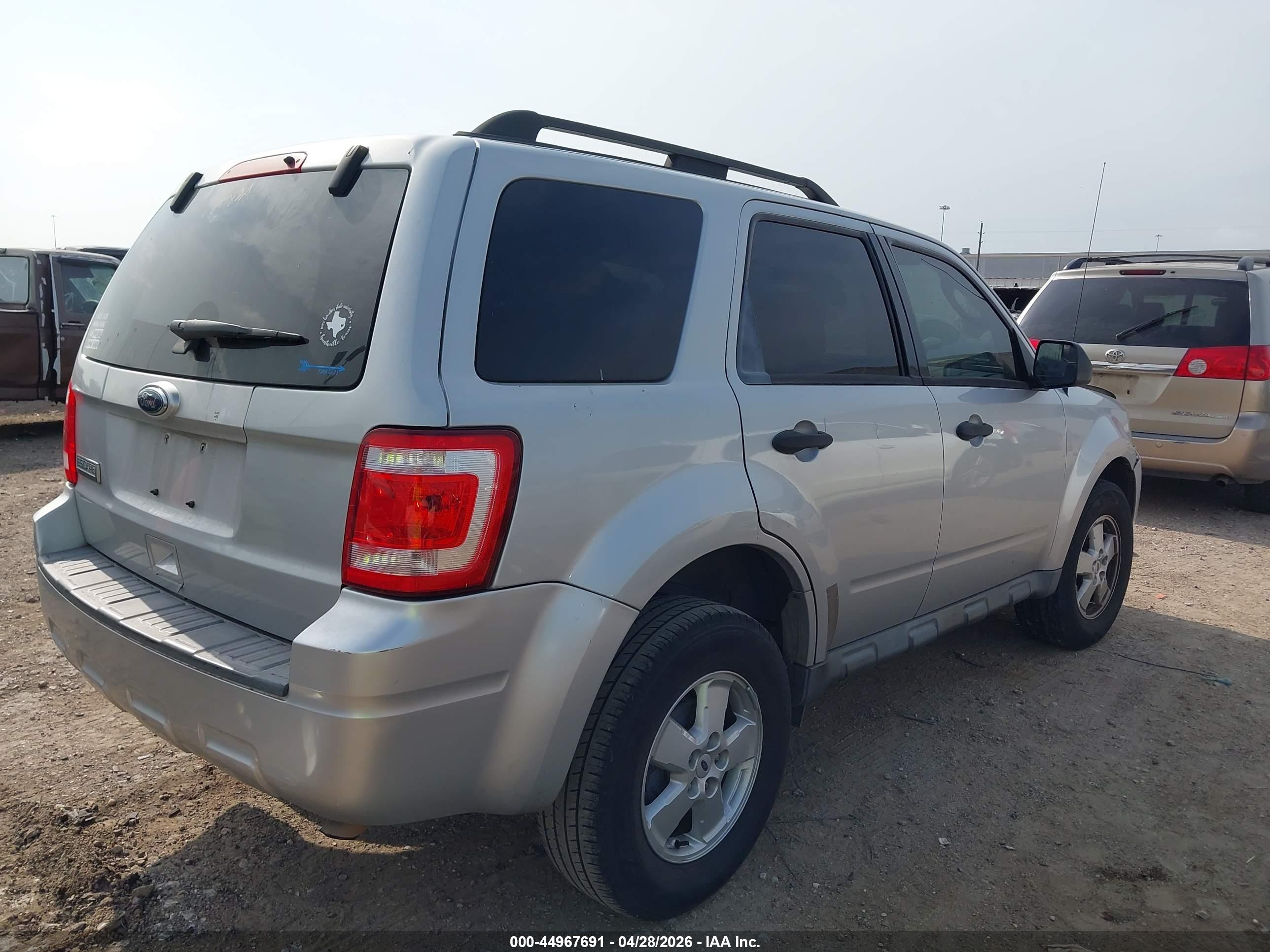 FORD ESCAPE image 4