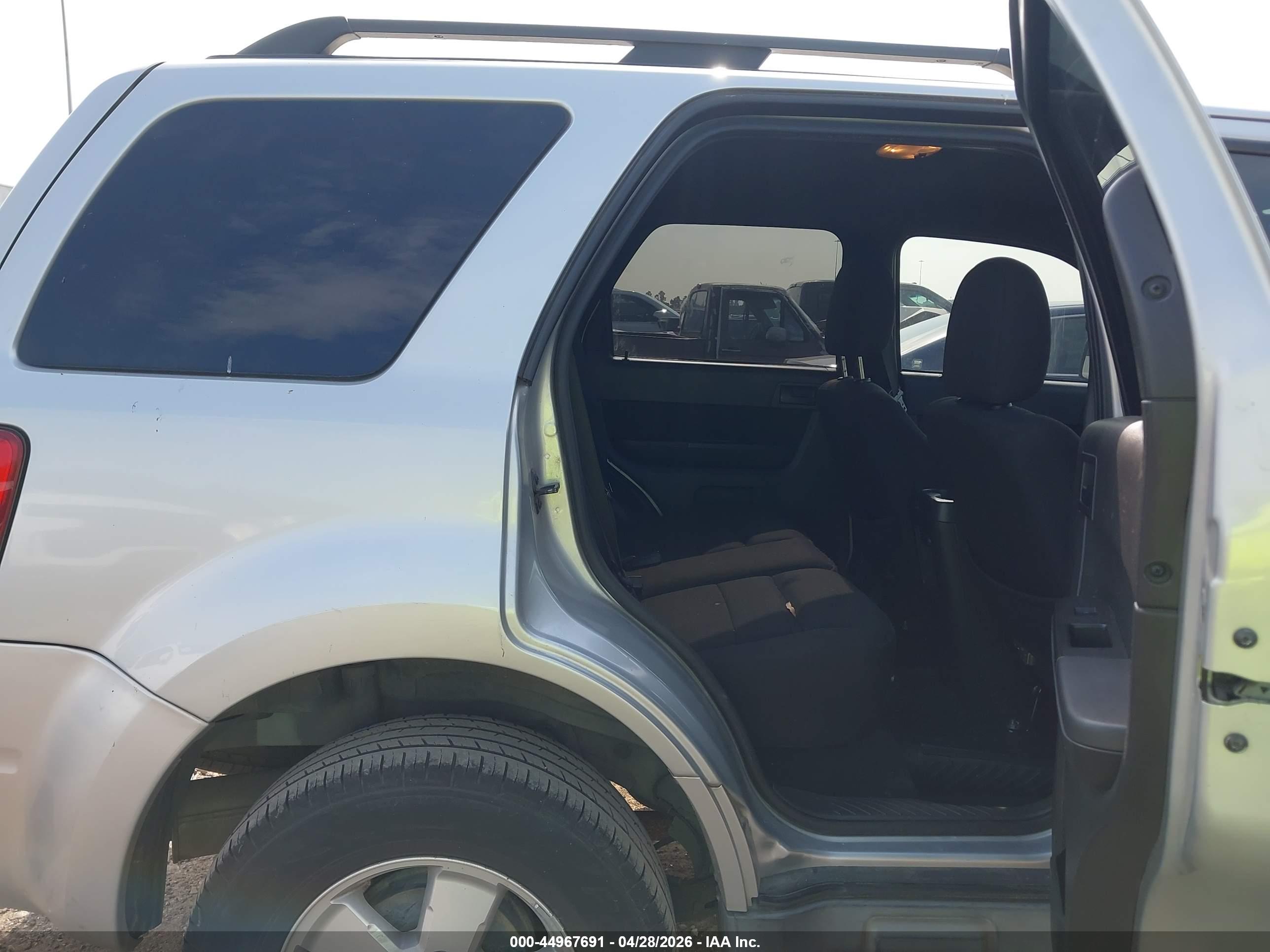FORD ESCAPE image 8