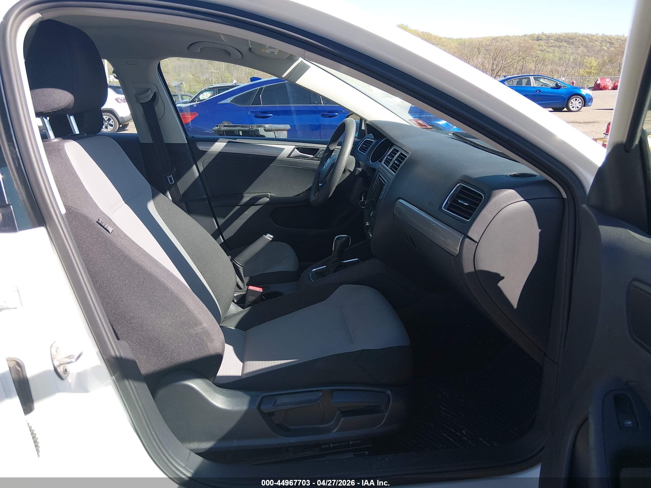 VOLKSWAGEN JETTA image 5