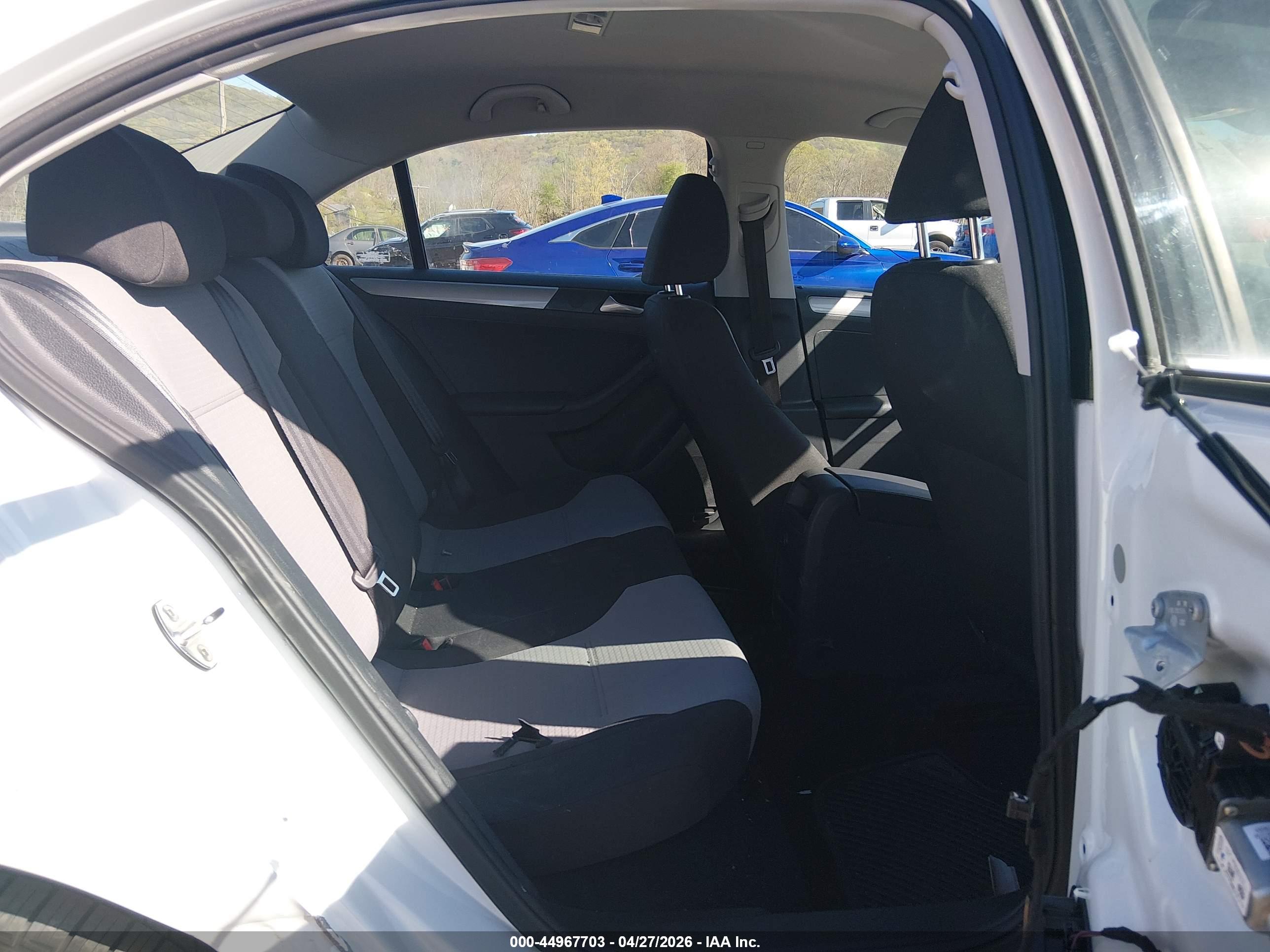 VOLKSWAGEN JETTA image 8
