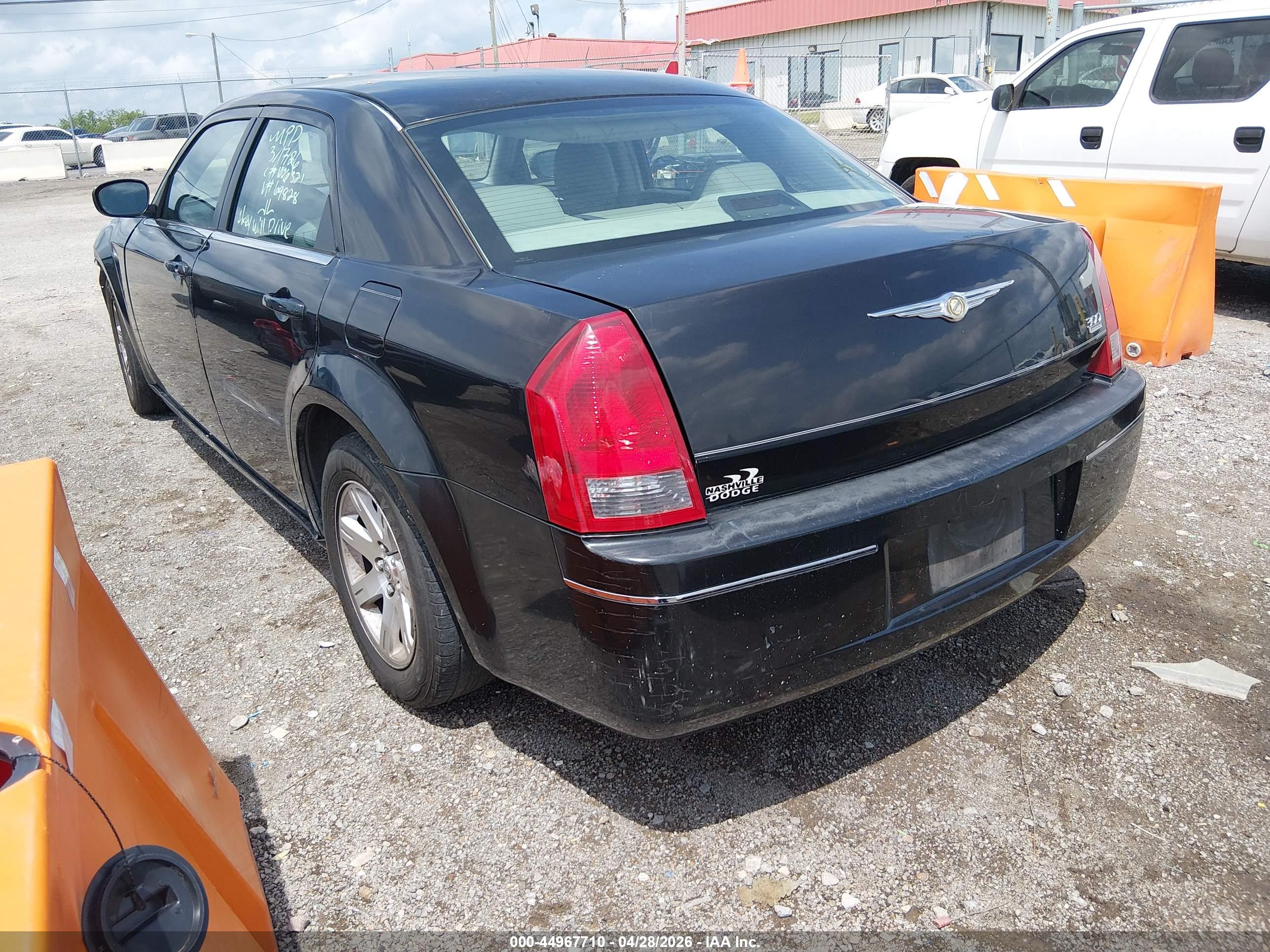 CHRYSLER 300 image 3