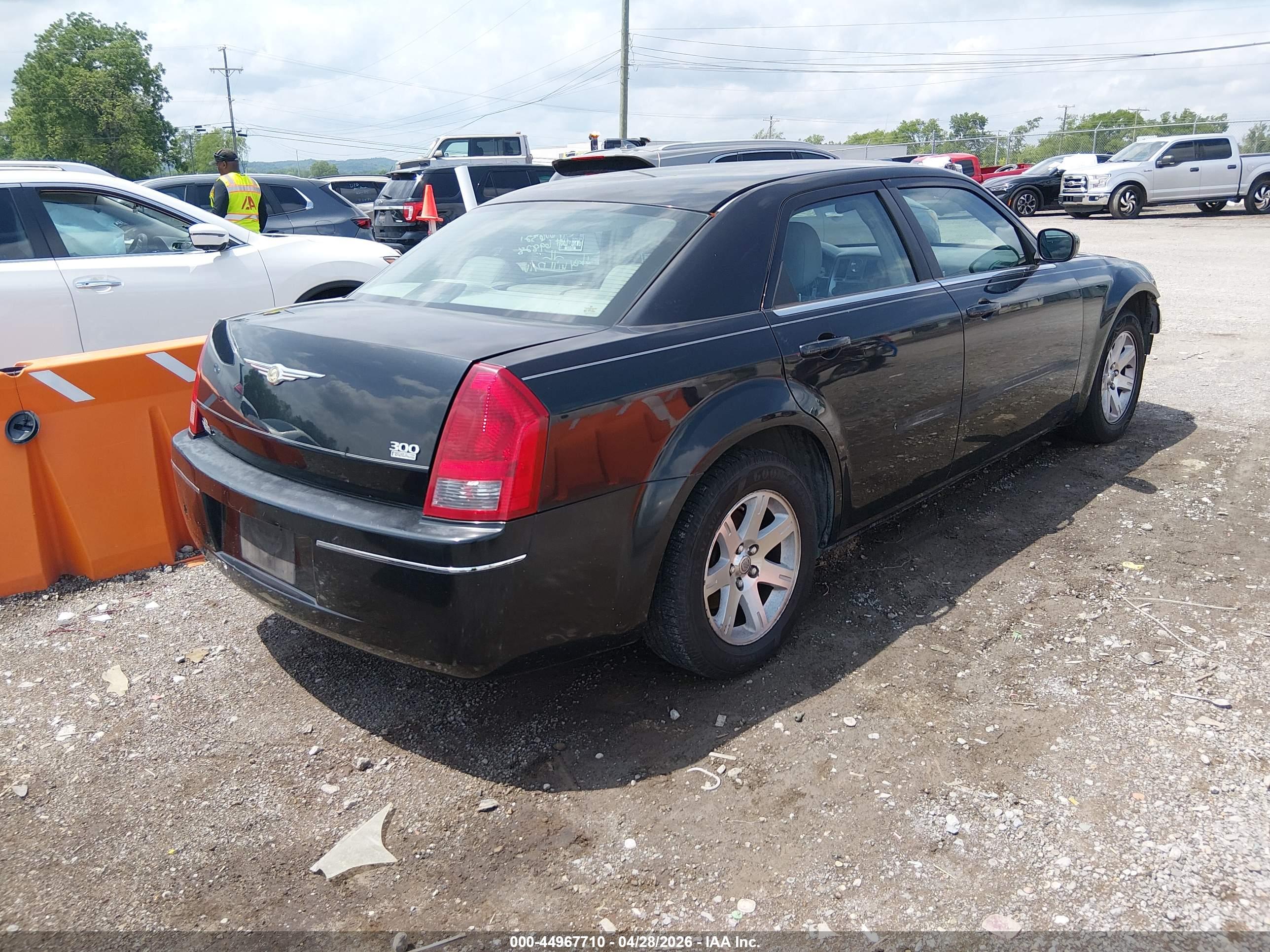 CHRYSLER 300 image 4