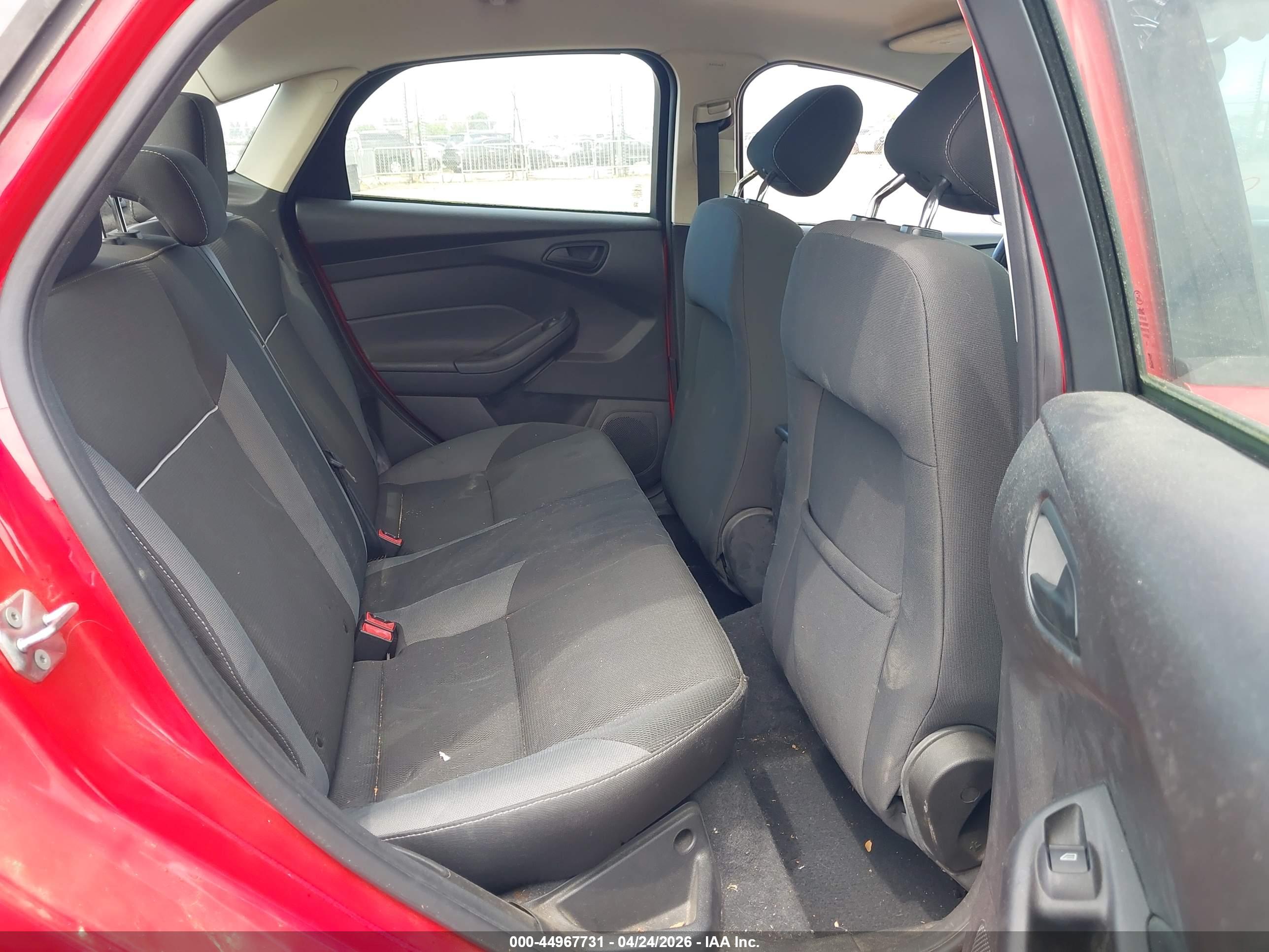 FORD FOCUS image 8