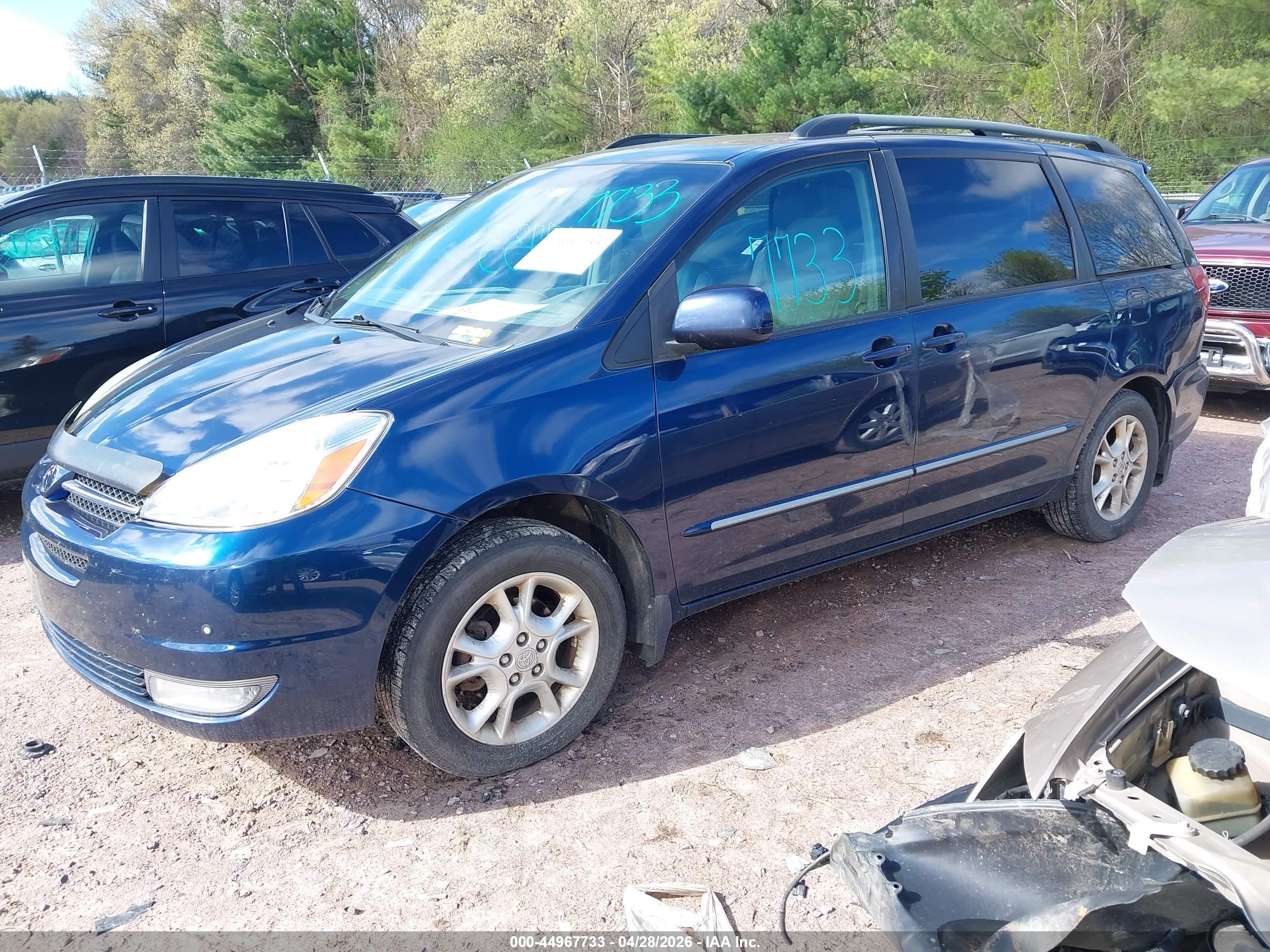 TOYOTA SIENNA image 2