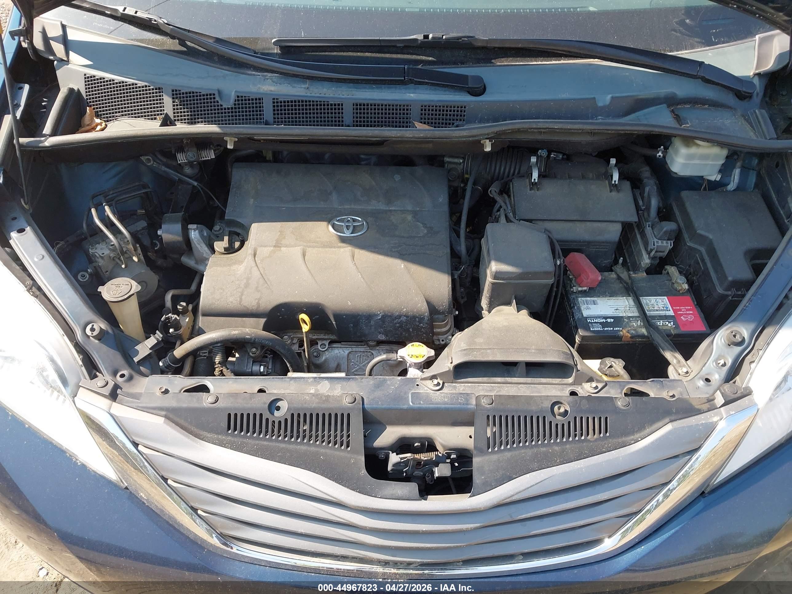 TOYOTA SIENNA image 10