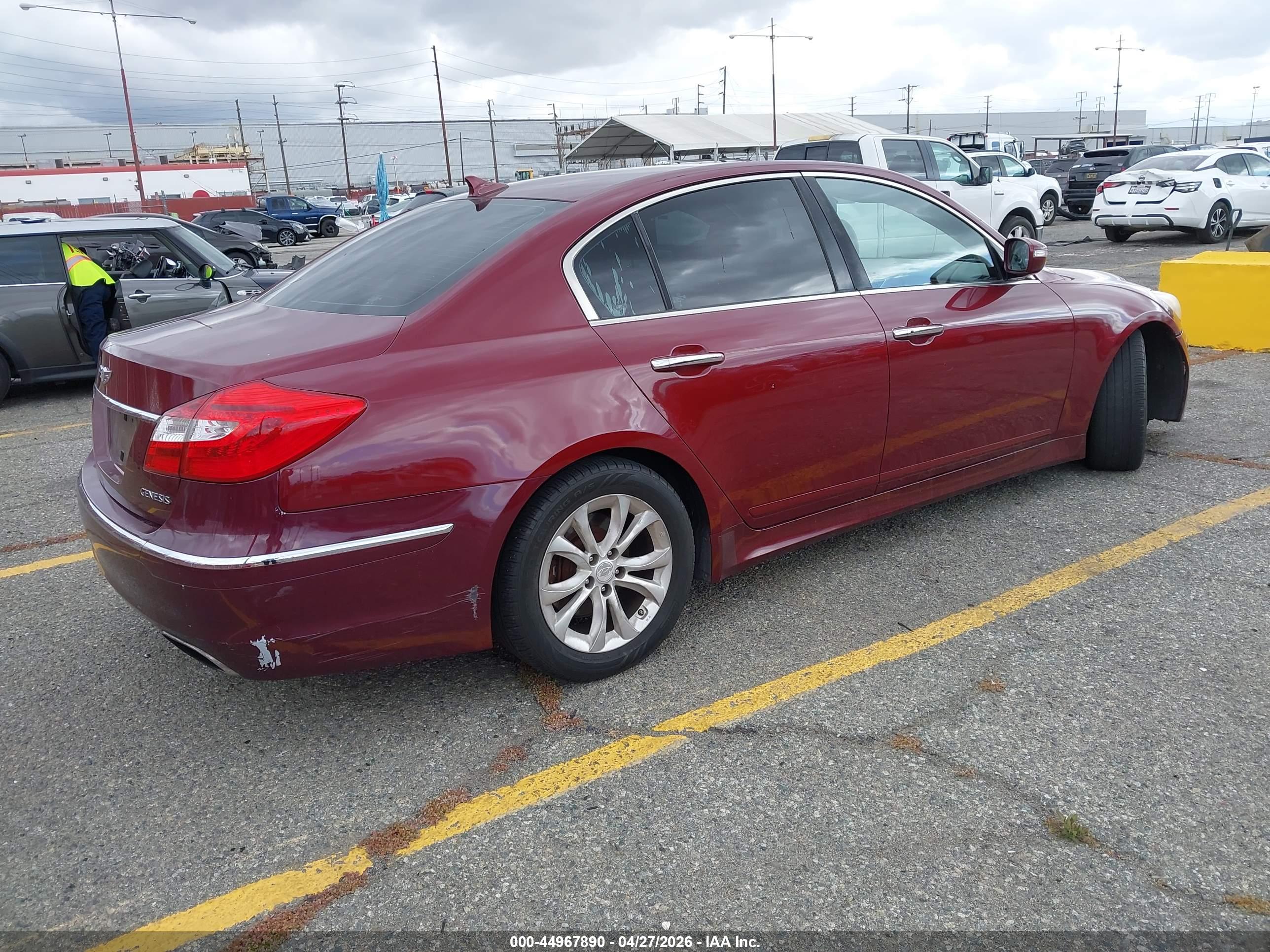 HYUNDAI GENESIS image 4