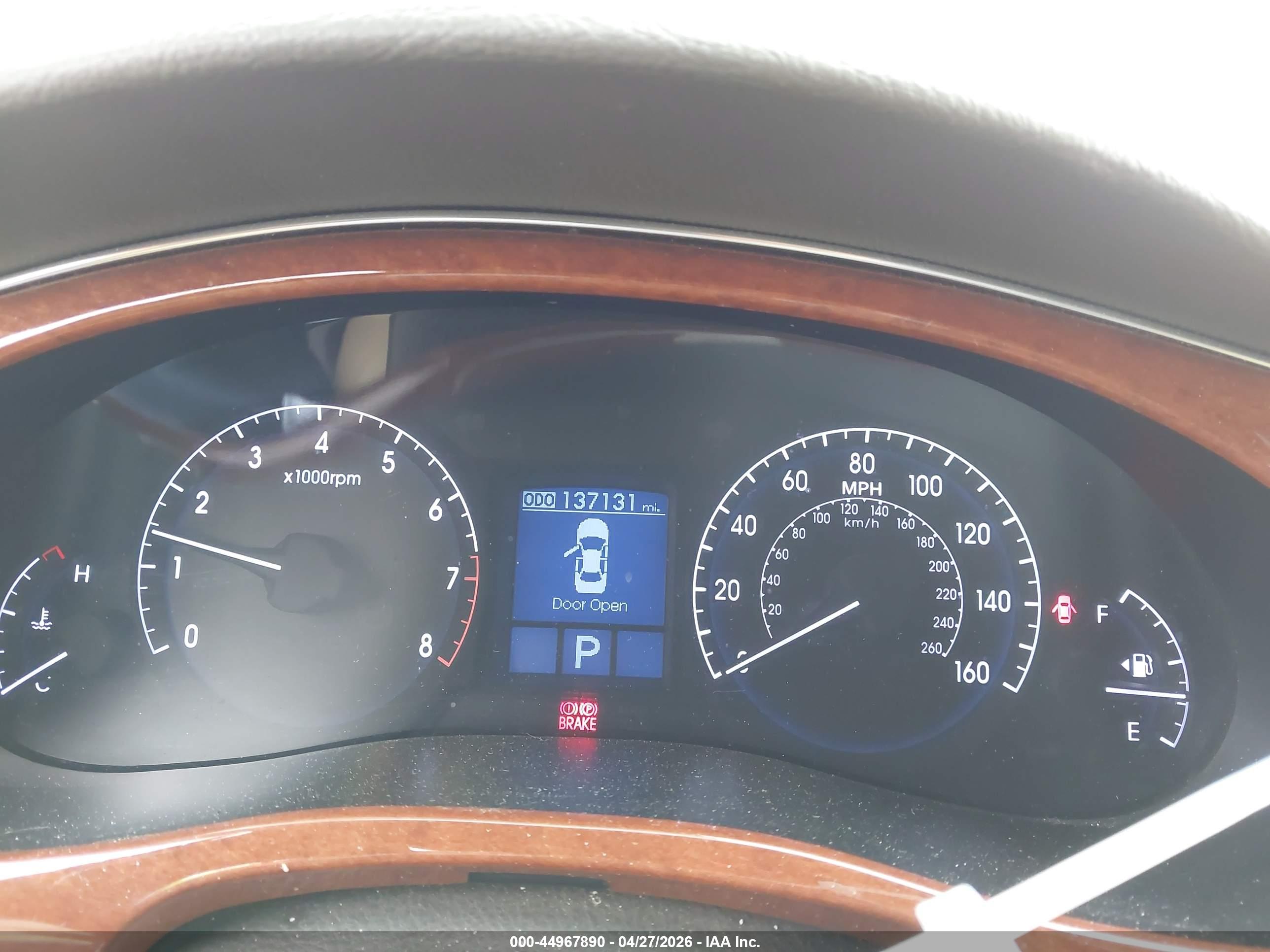 HYUNDAI GENESIS image 7