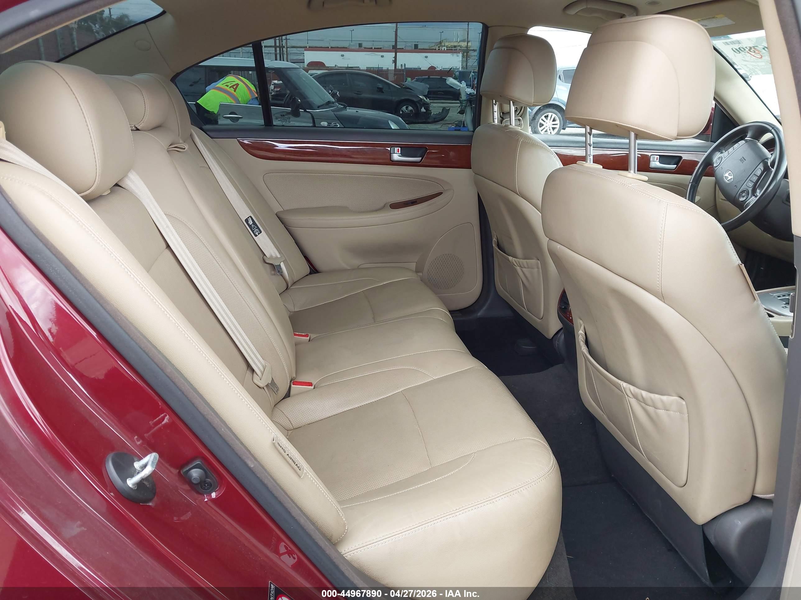HYUNDAI GENESIS image 8