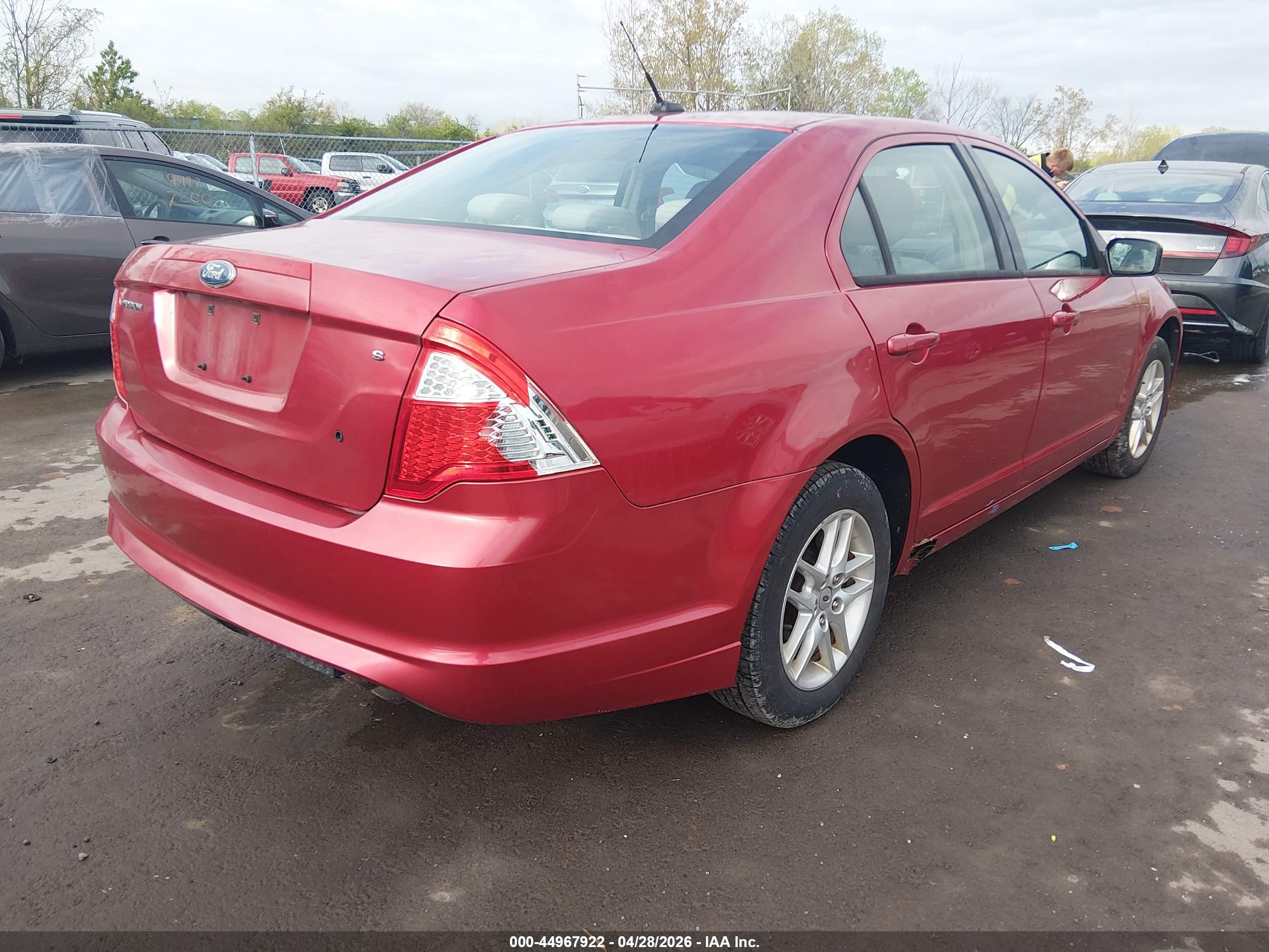 FORD FUSION image 4
