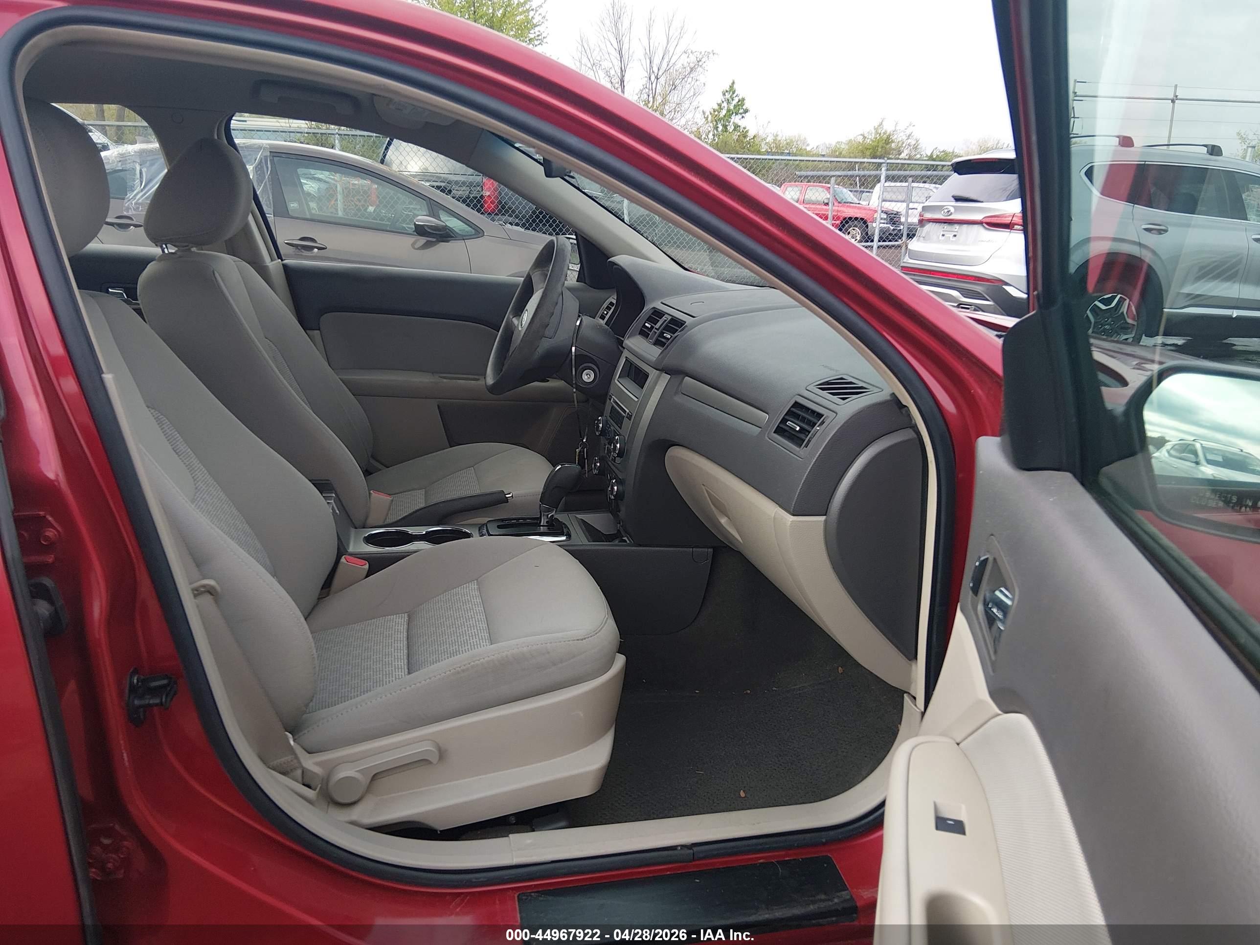 FORD FUSION image 5