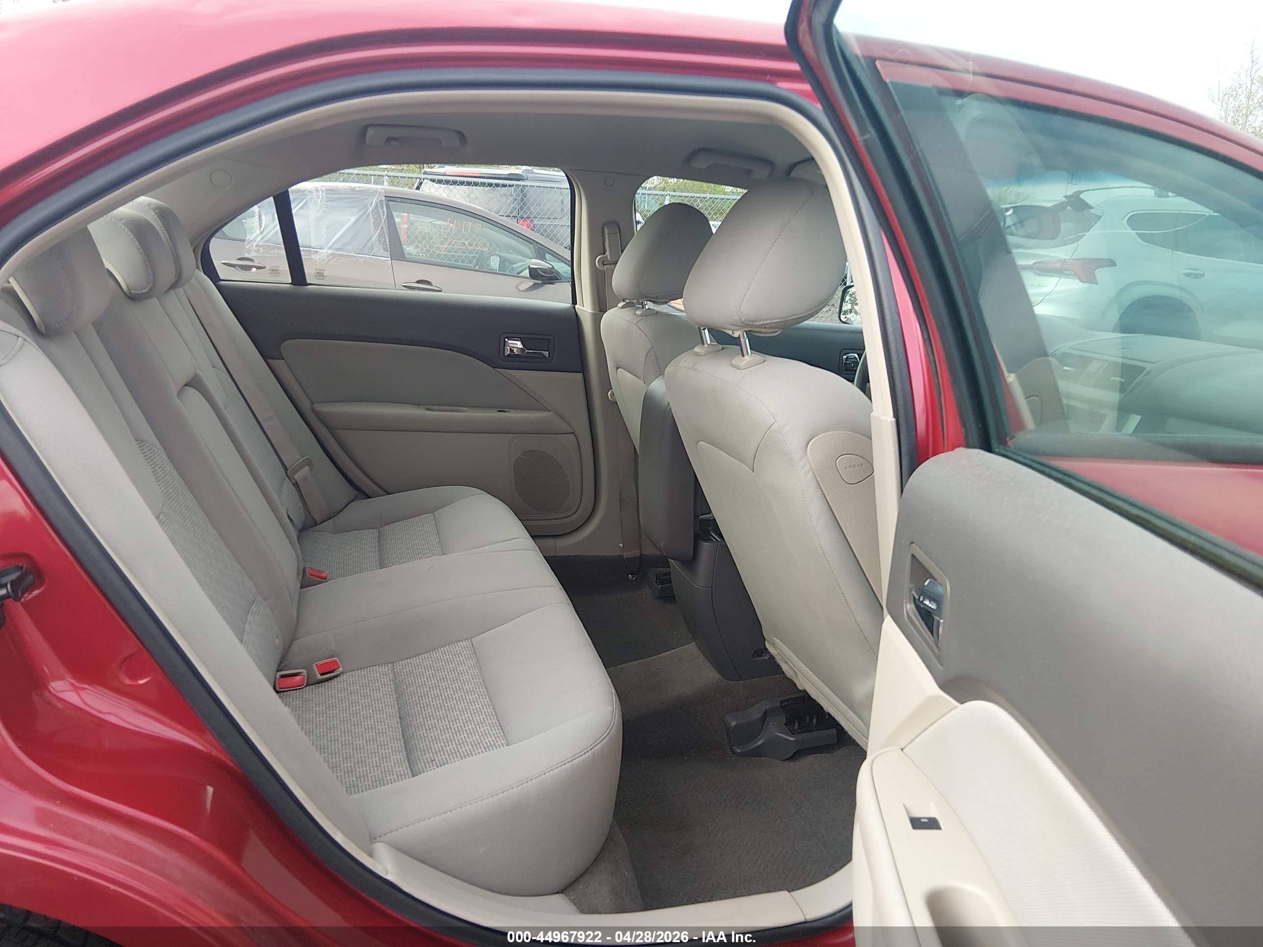 FORD FUSION image 8