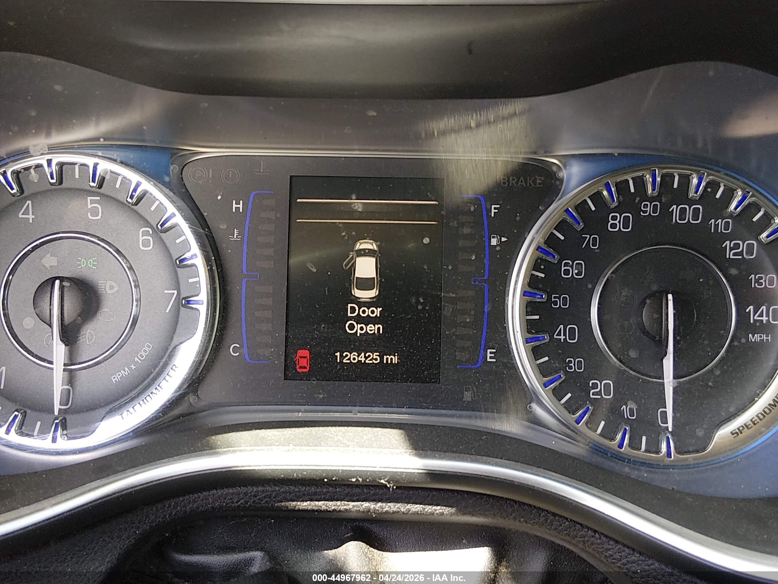CHRYSLER 200 image 7