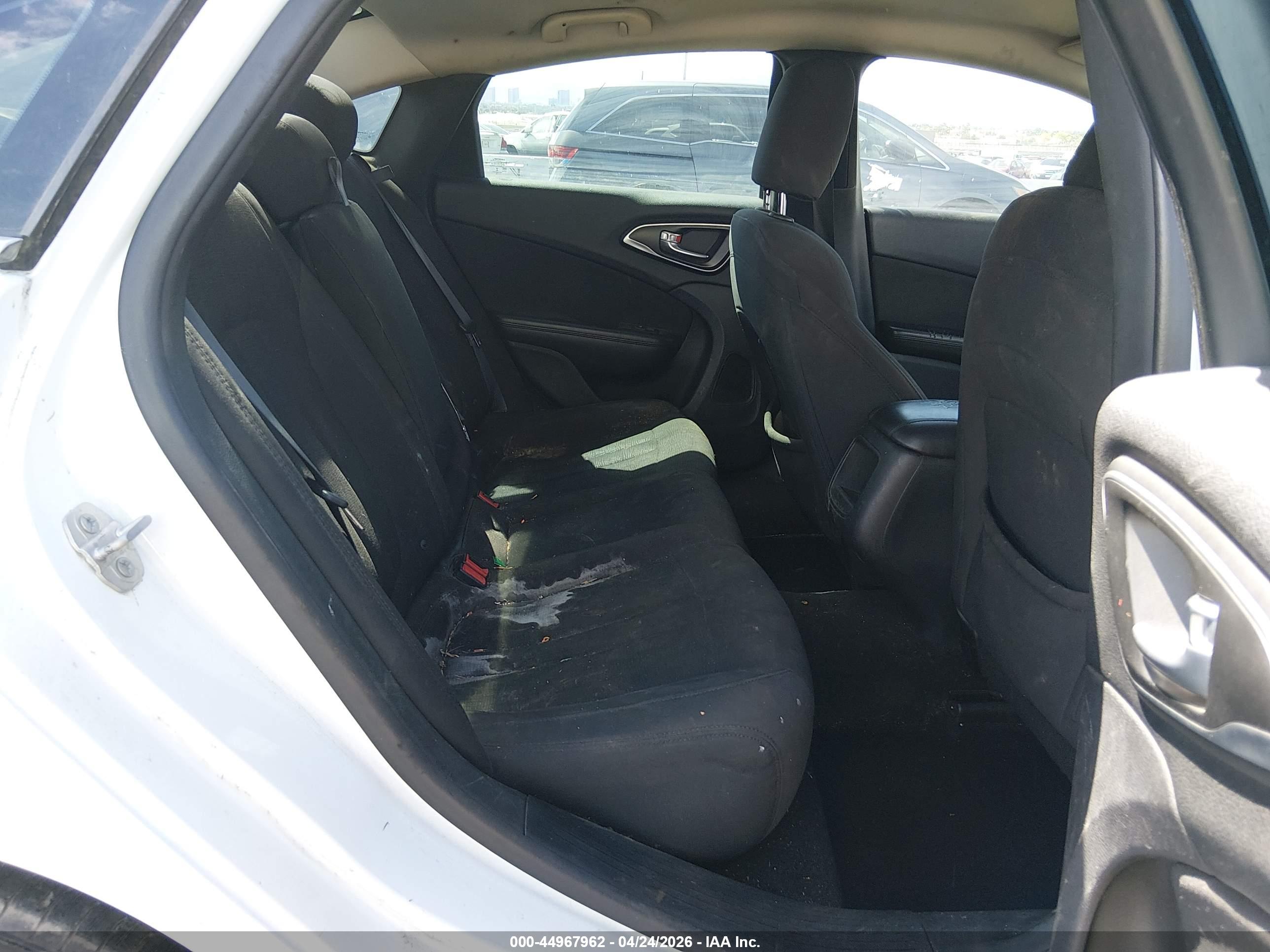 CHRYSLER 200 image 8