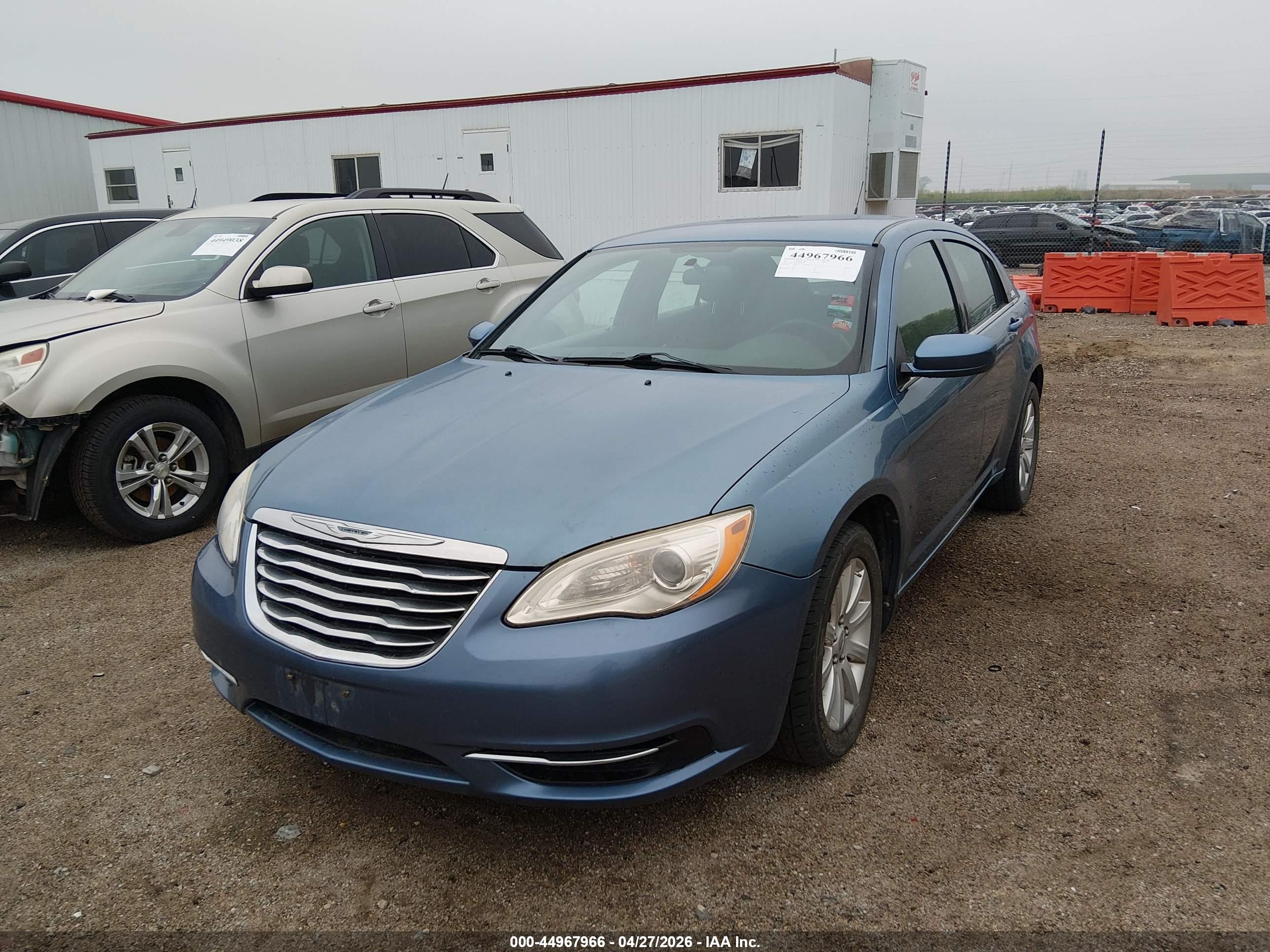 CHRYSLER 200 image 6