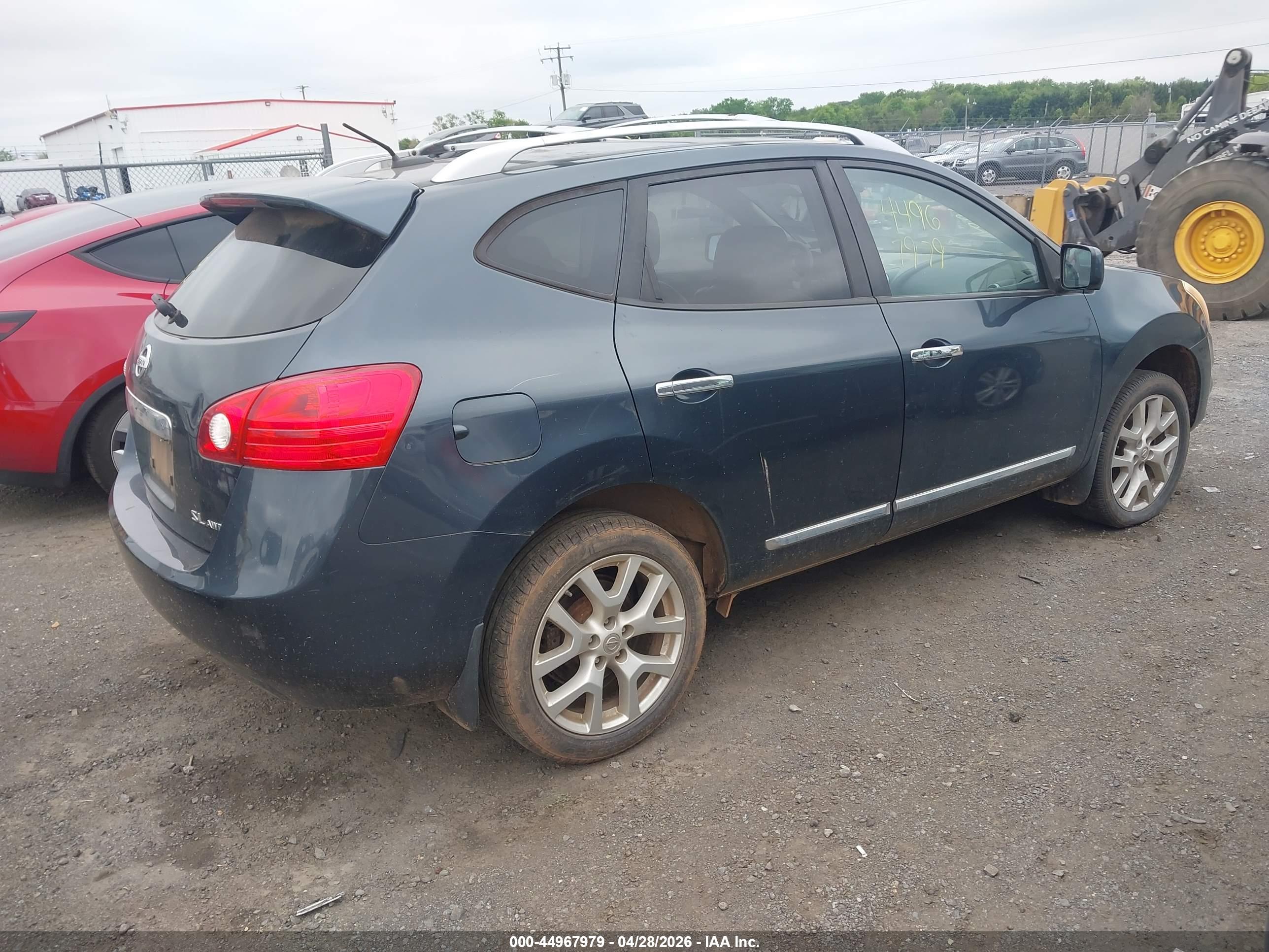 NISSAN ROGUE image 4