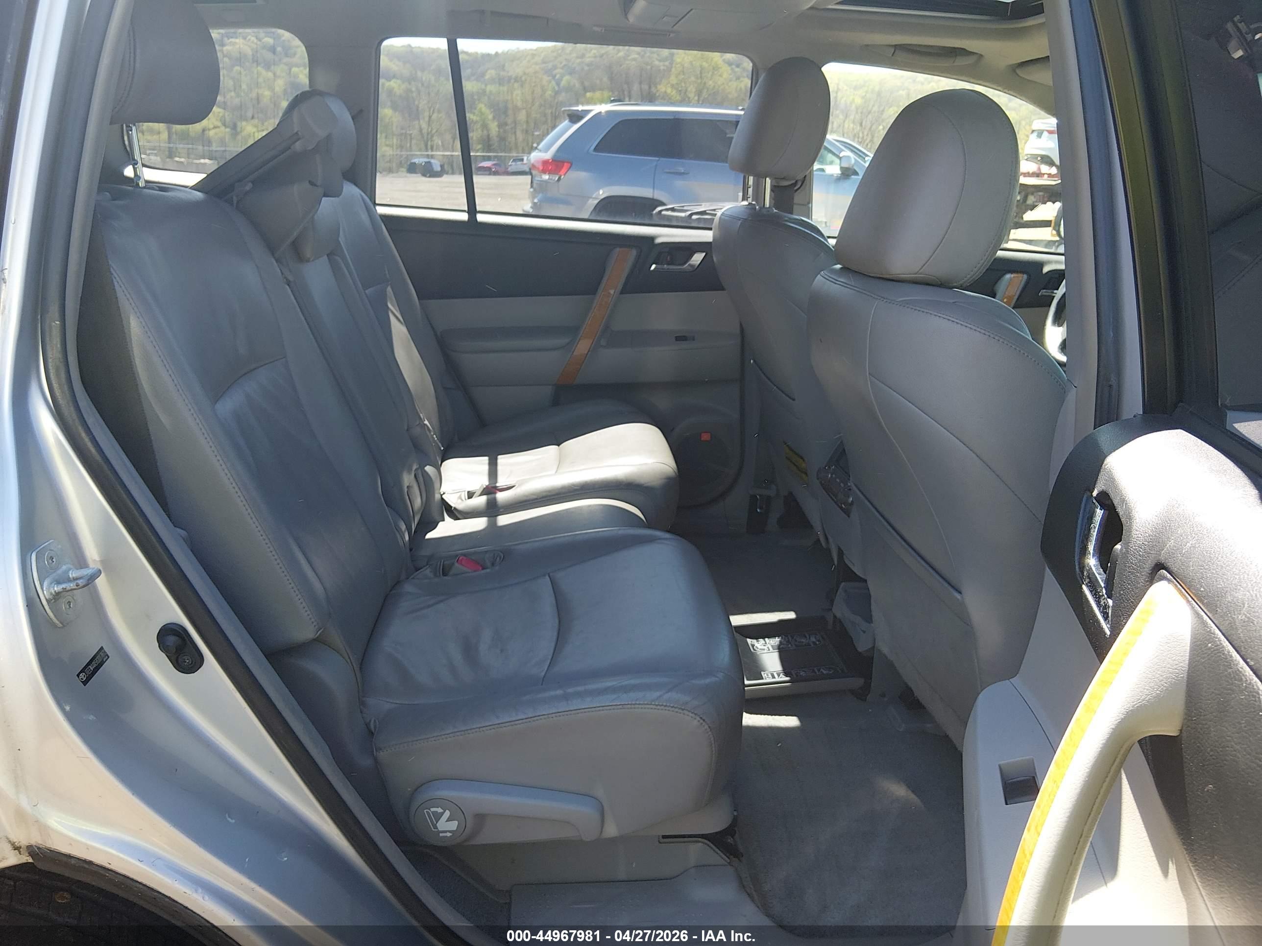 TOYOTA HIGHLANDER image 8