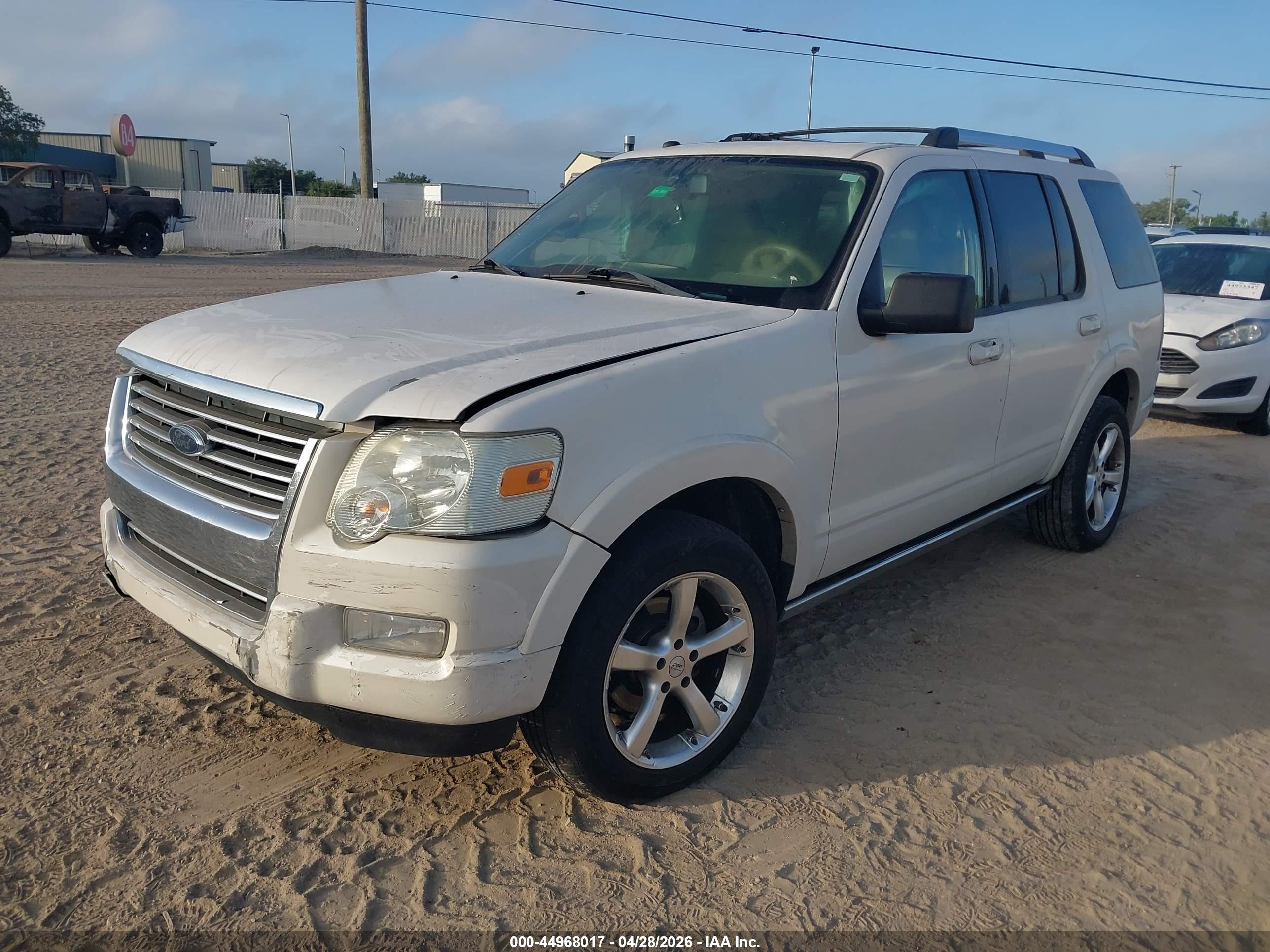 FORD EXPLORER image 2