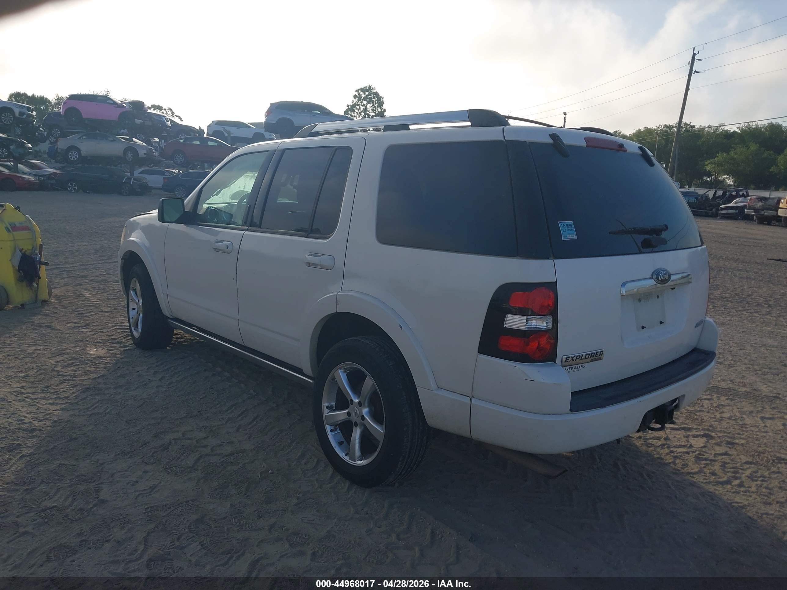 FORD EXPLORER image 3