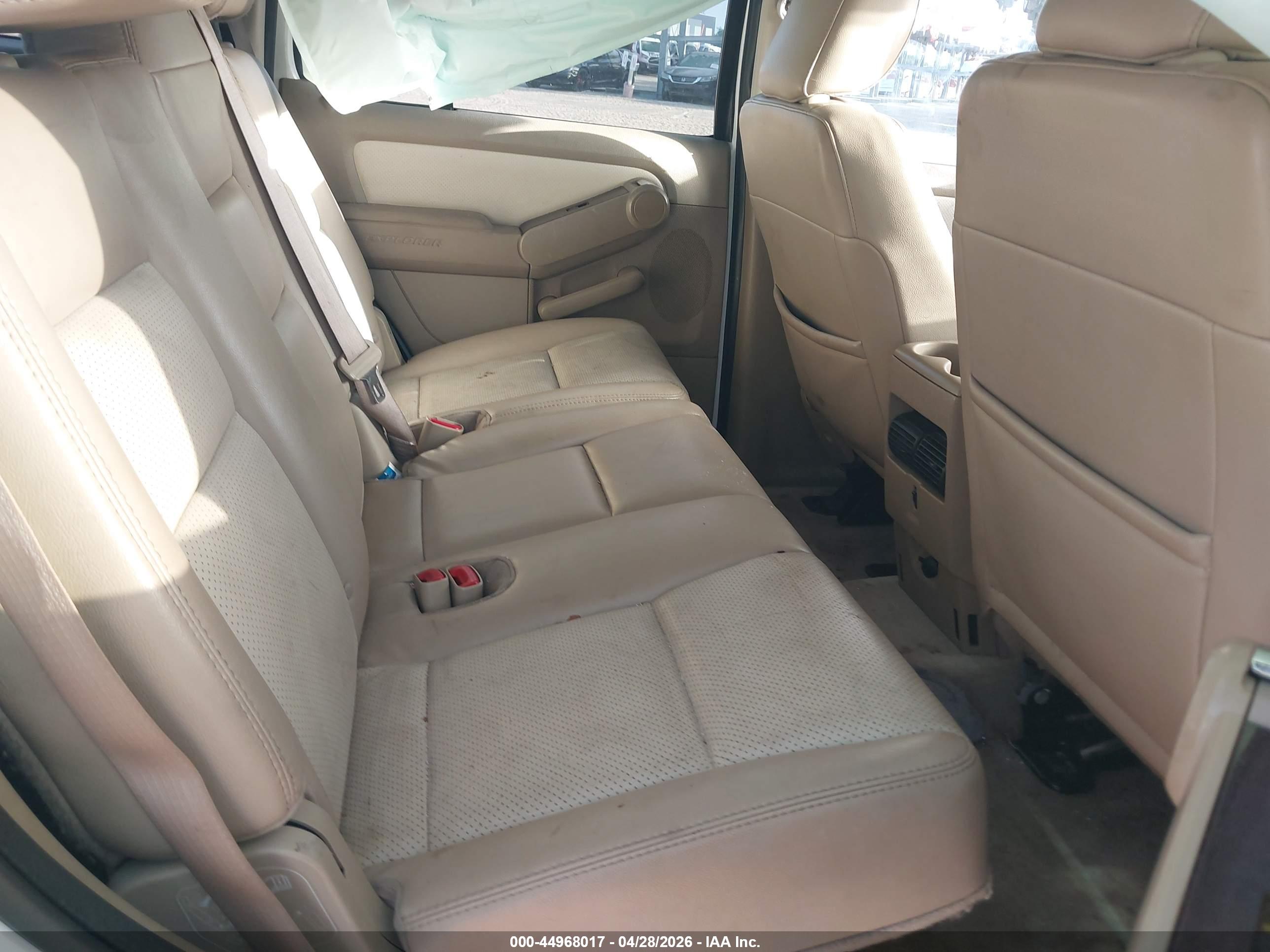 FORD EXPLORER image 8