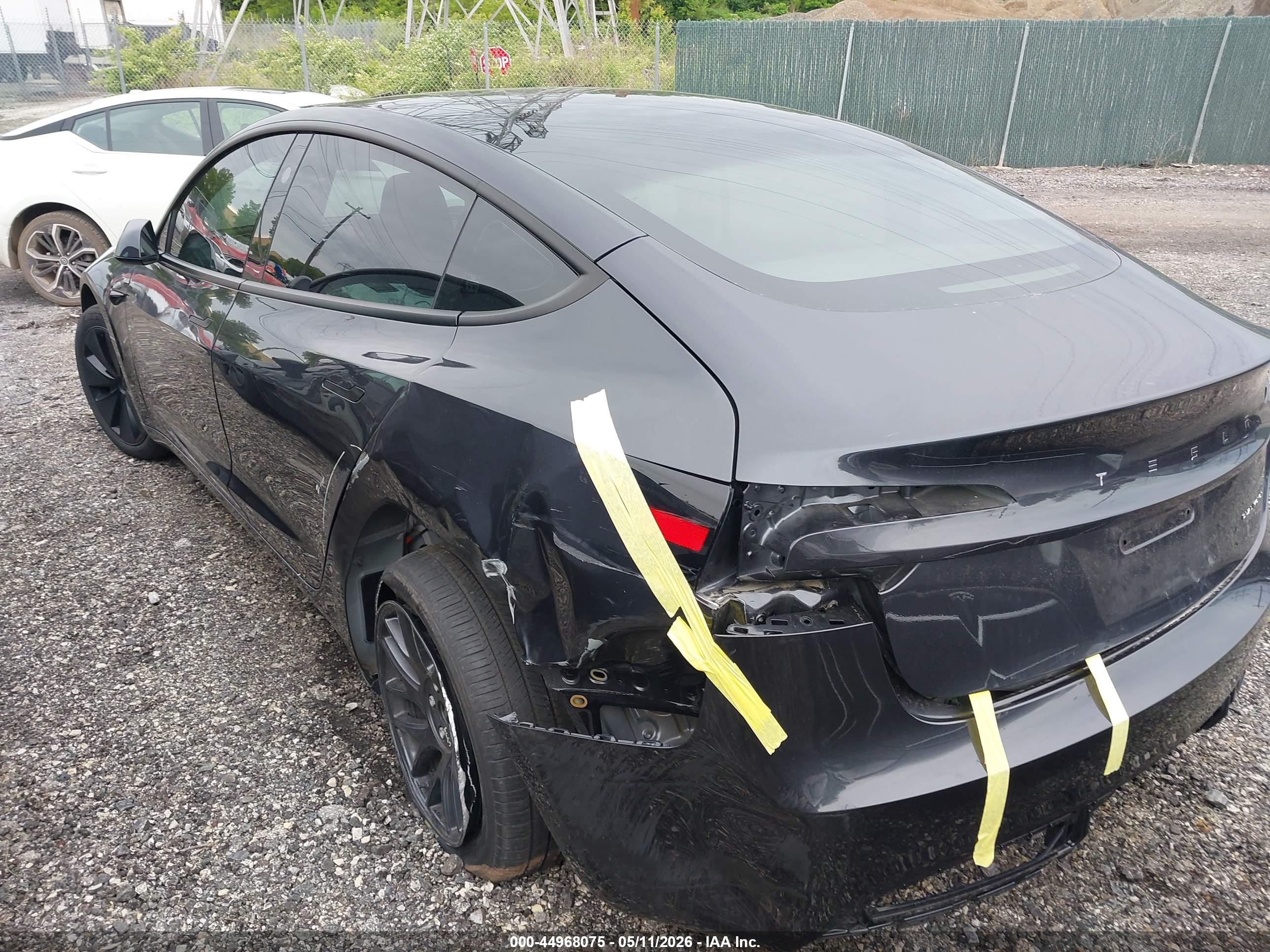 TESLA MODEL image 3