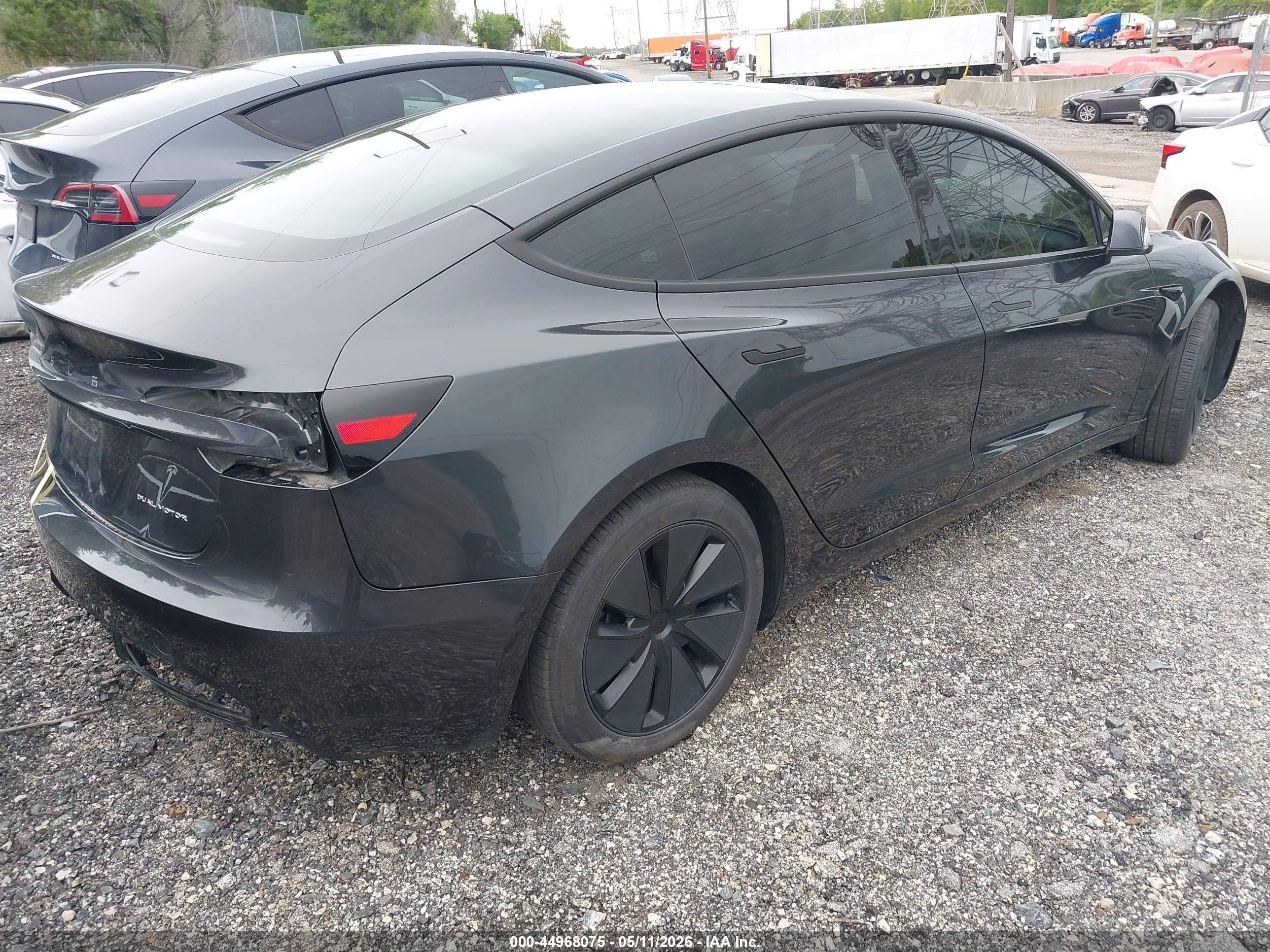 TESLA MODEL image 4