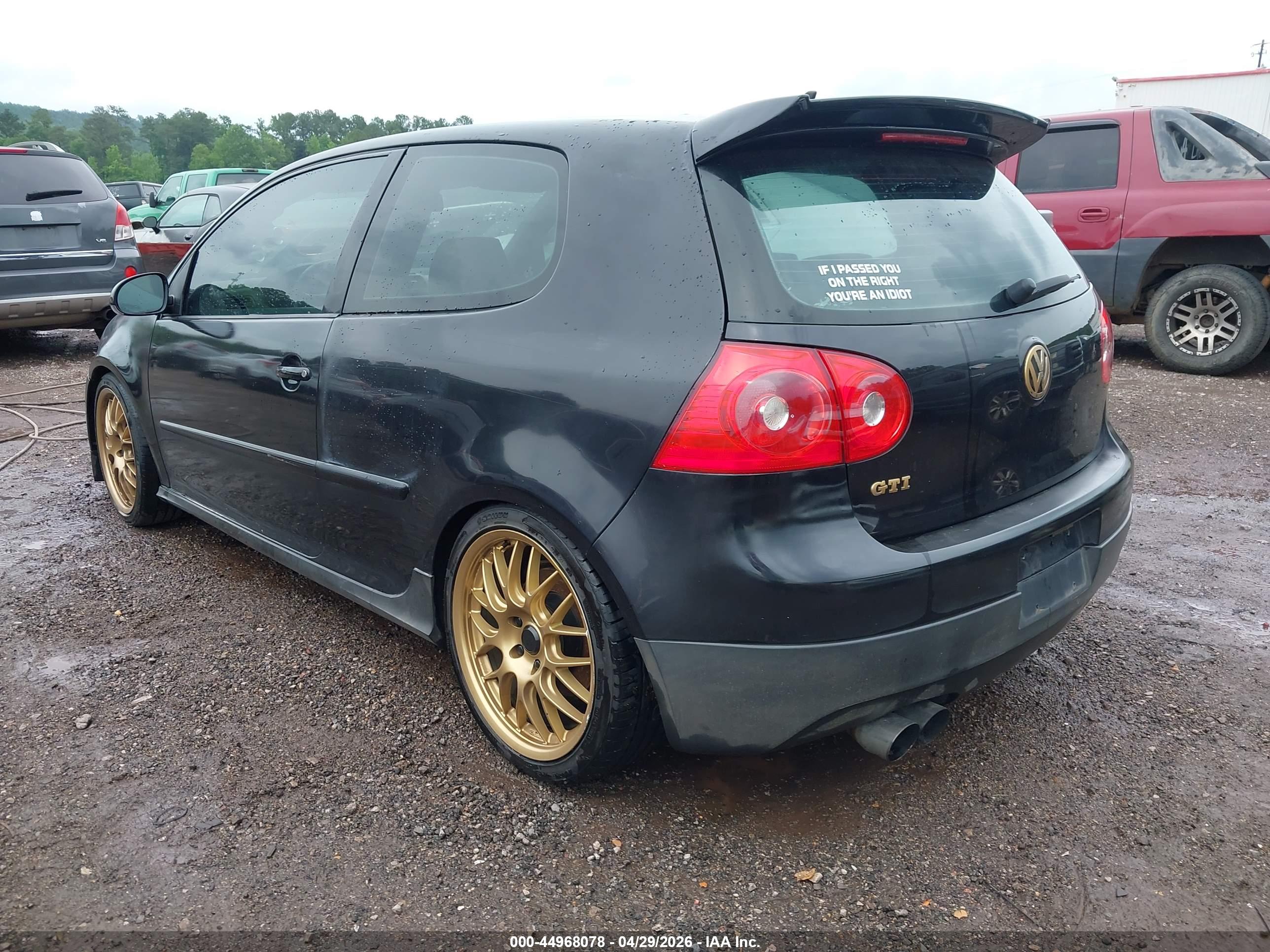 VOLKSWAGEN GTI image 3