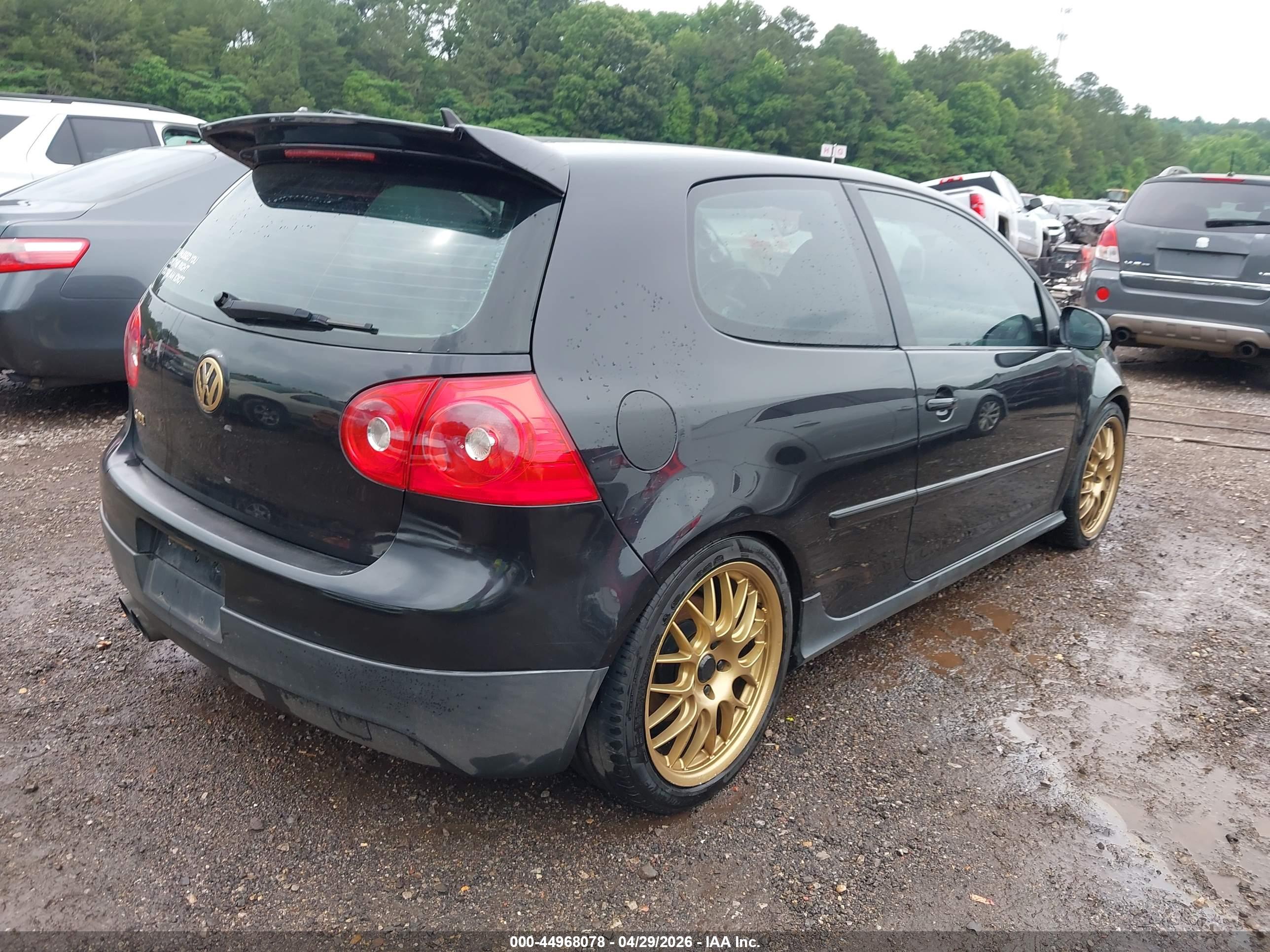 VOLKSWAGEN GTI image 4