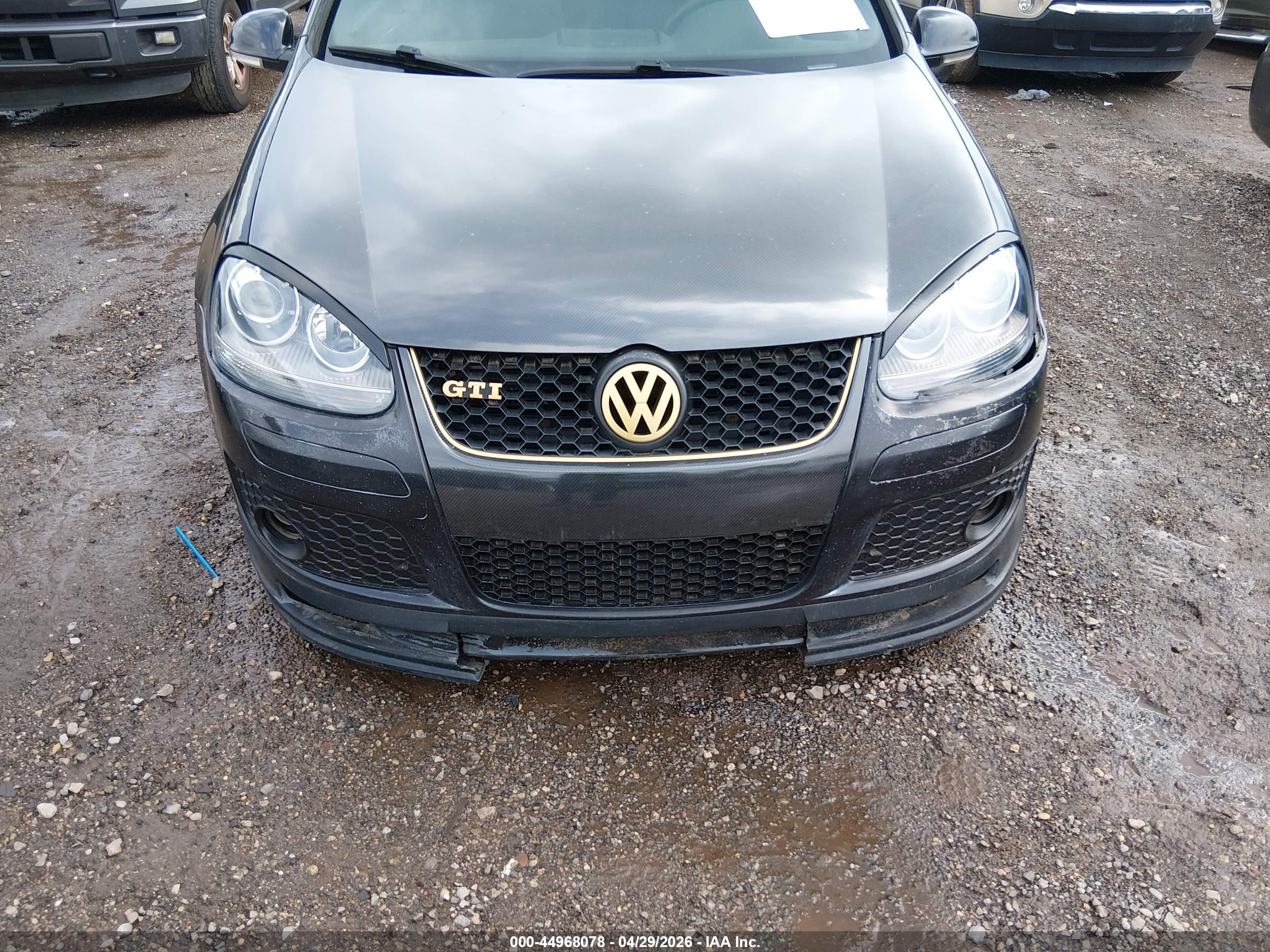 VOLKSWAGEN GTI image 6