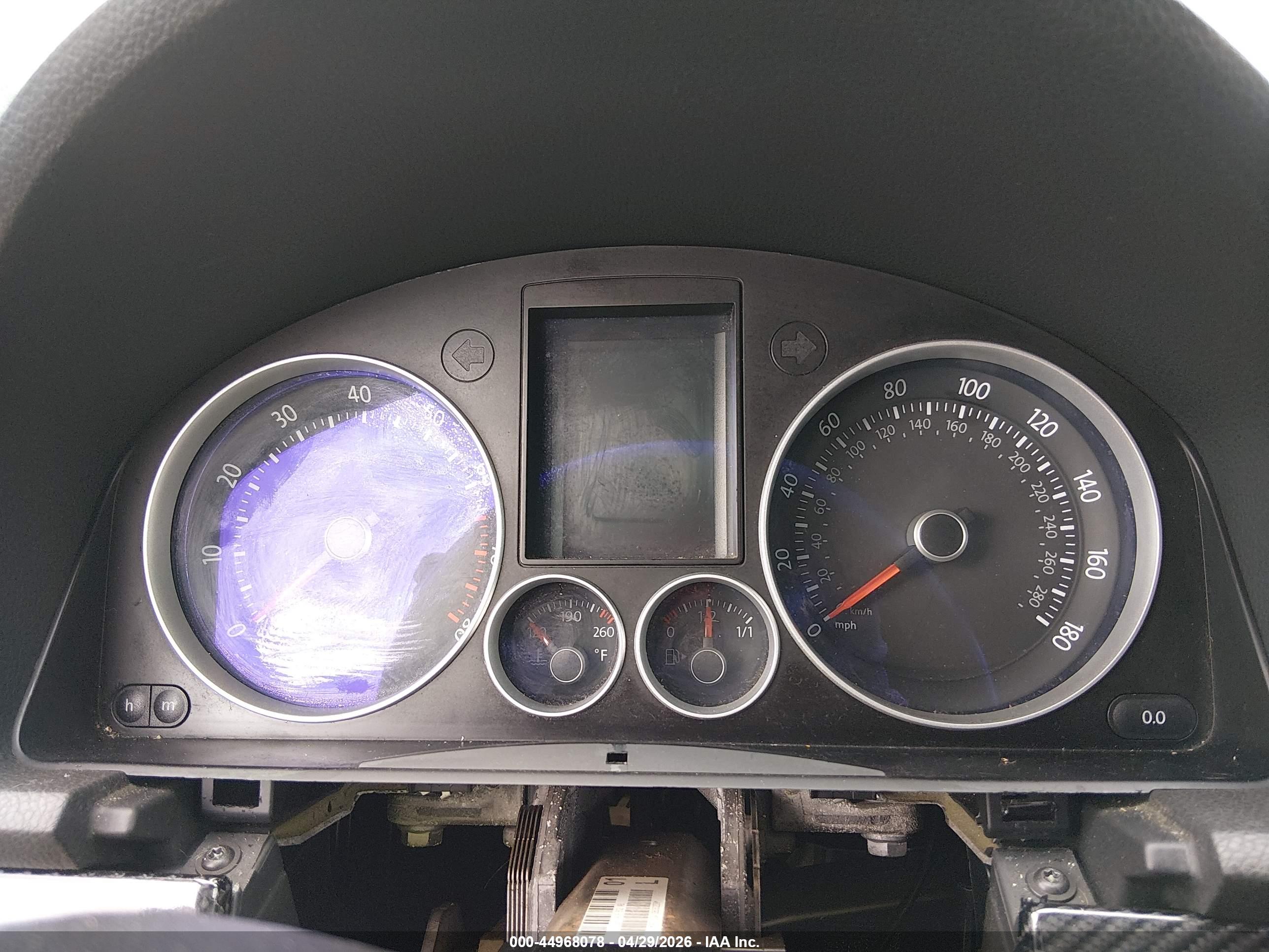VOLKSWAGEN GTI image 7