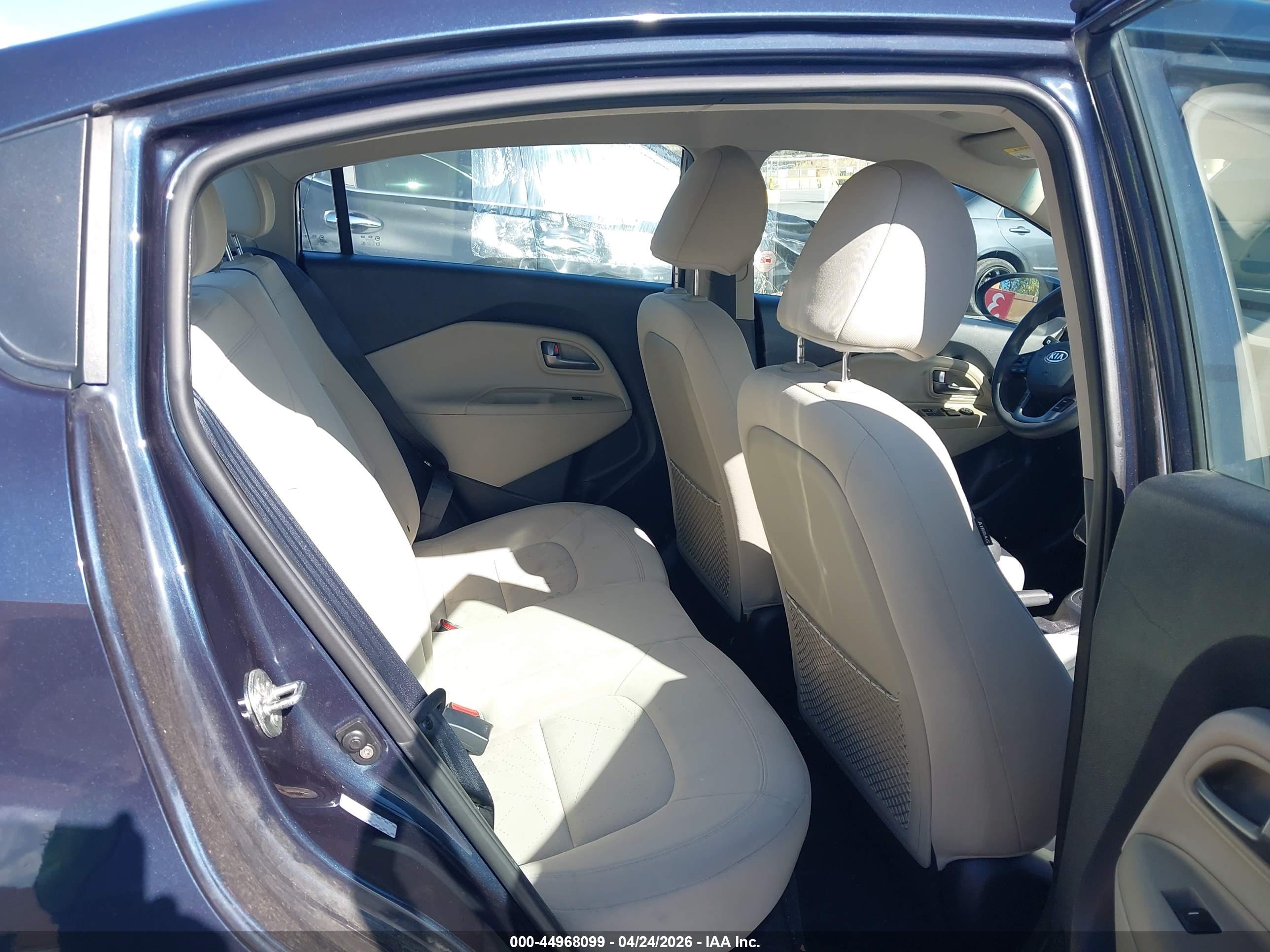 KIA RIO image 8