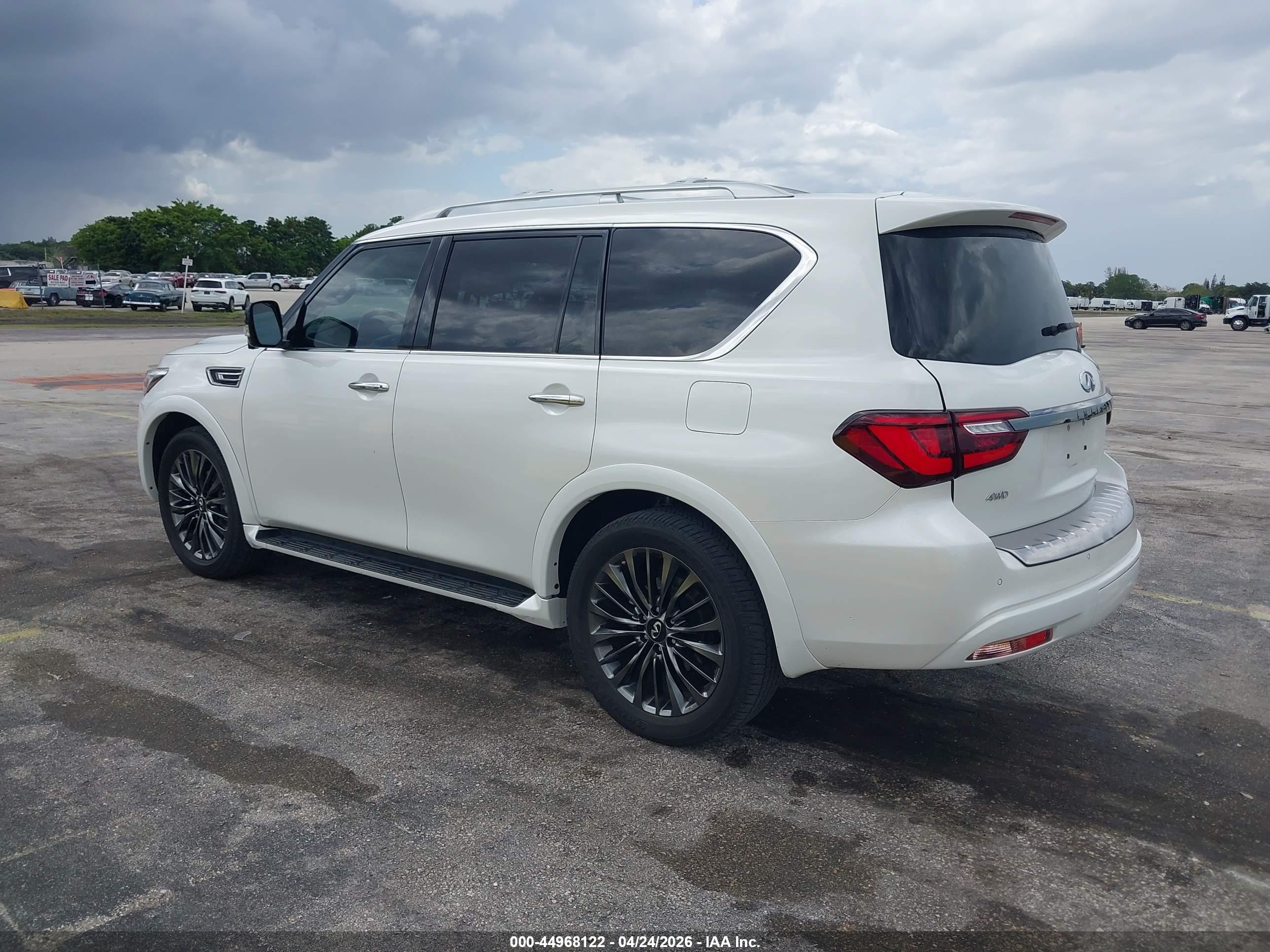 INFINITI QX80 image 3