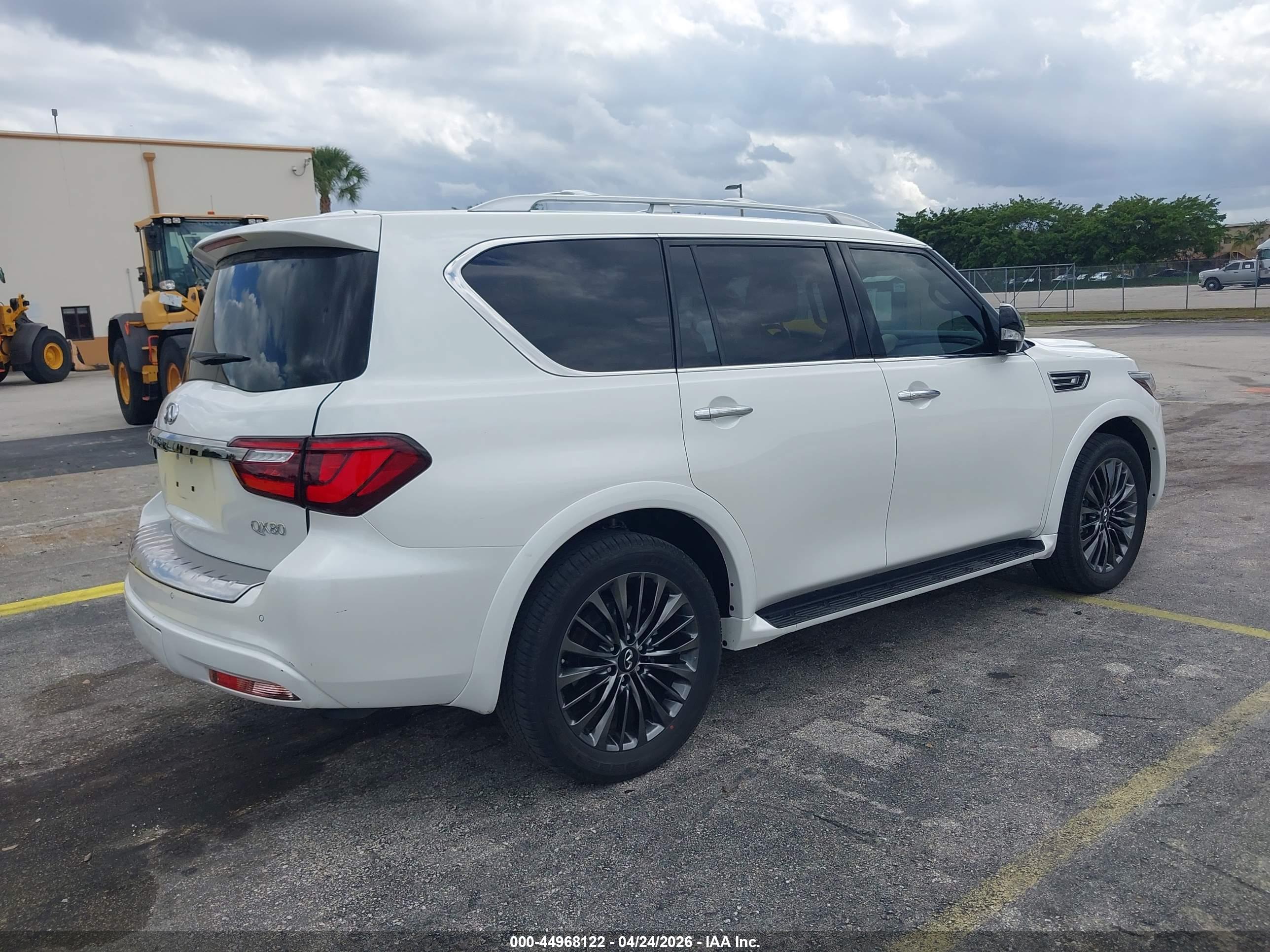INFINITI QX80 image 4