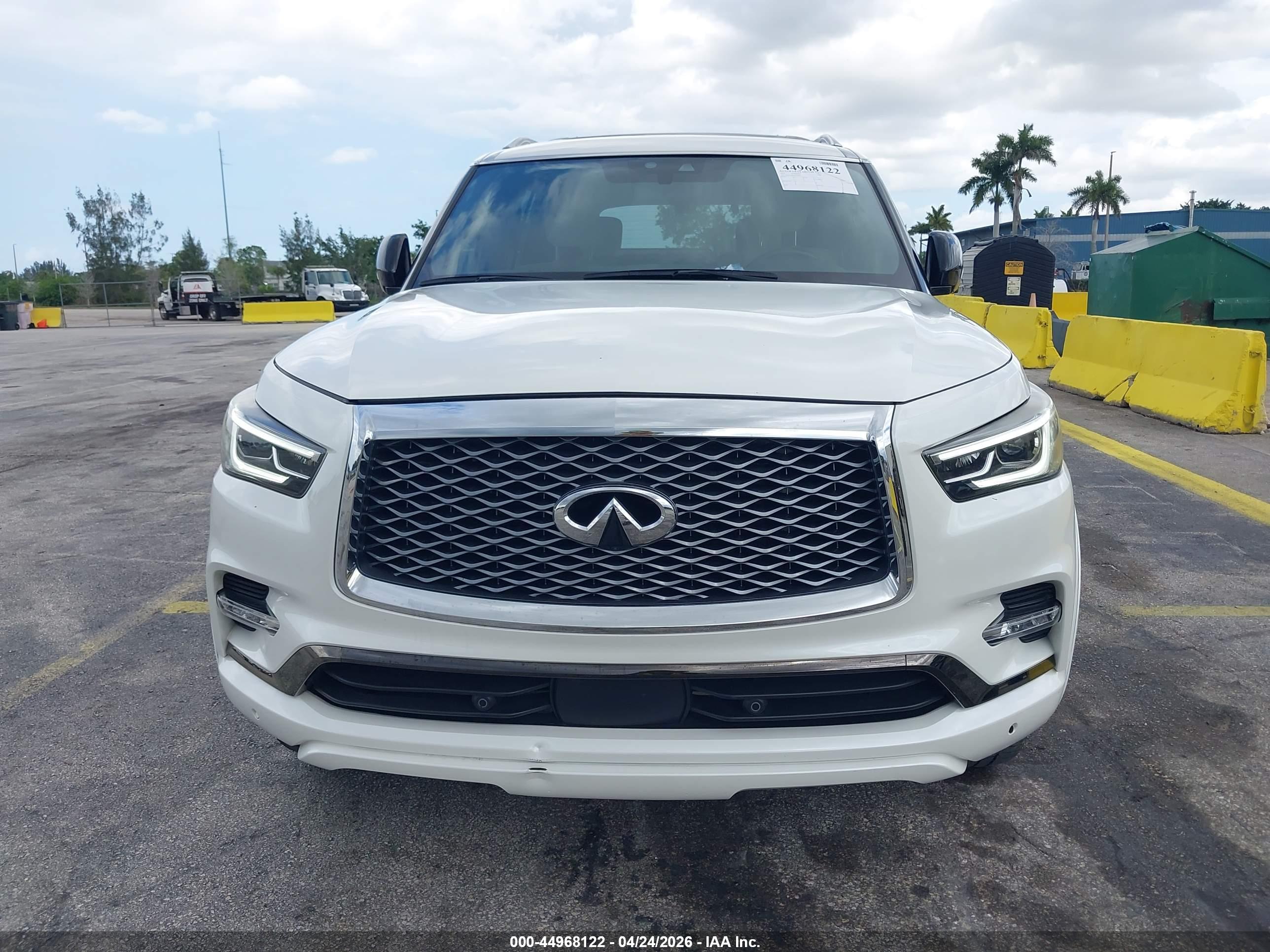 INFINITI QX80 image 6