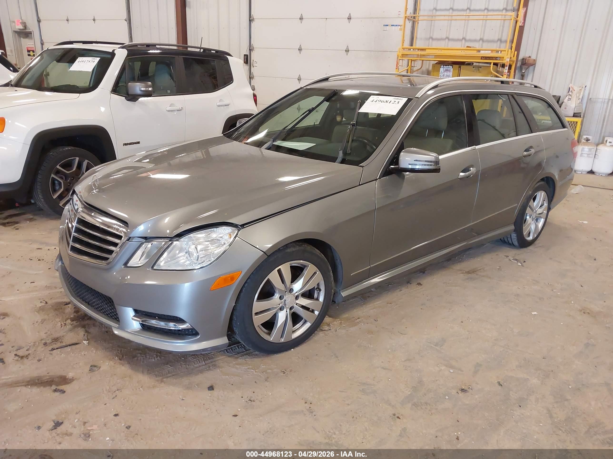 MERCEDES-BENZ E image 2