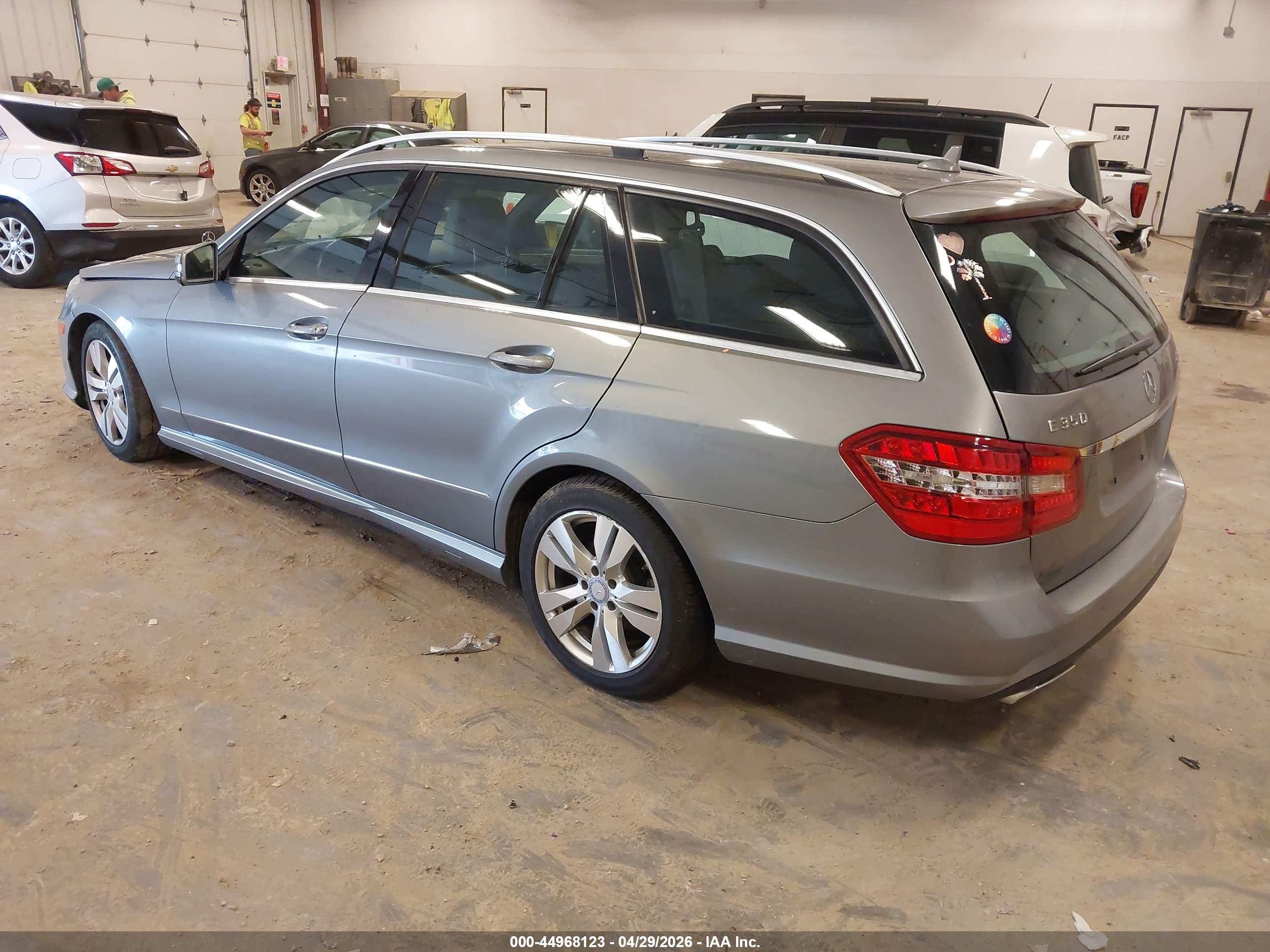 MERCEDES-BENZ E image 3