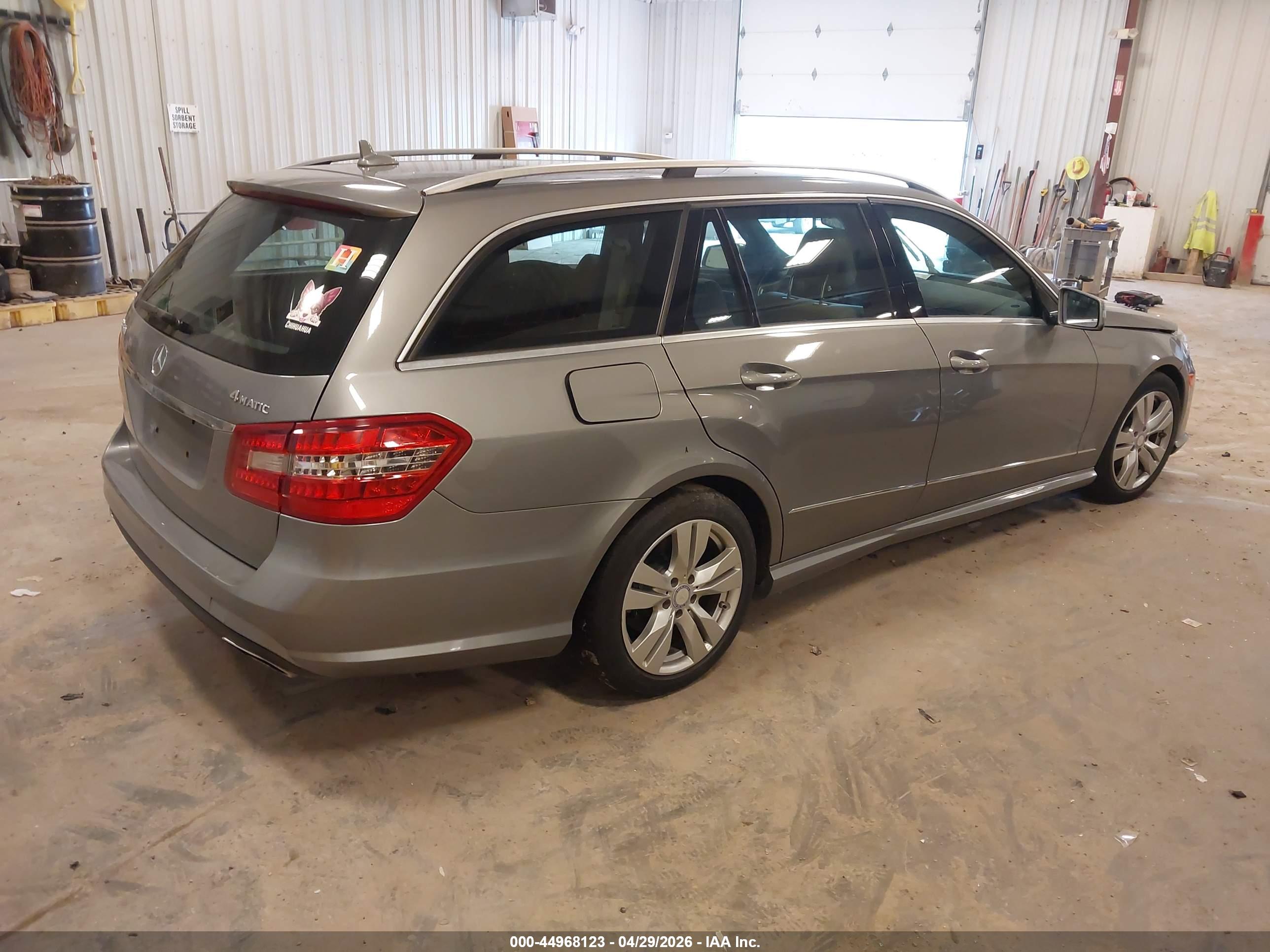MERCEDES-BENZ E image 4