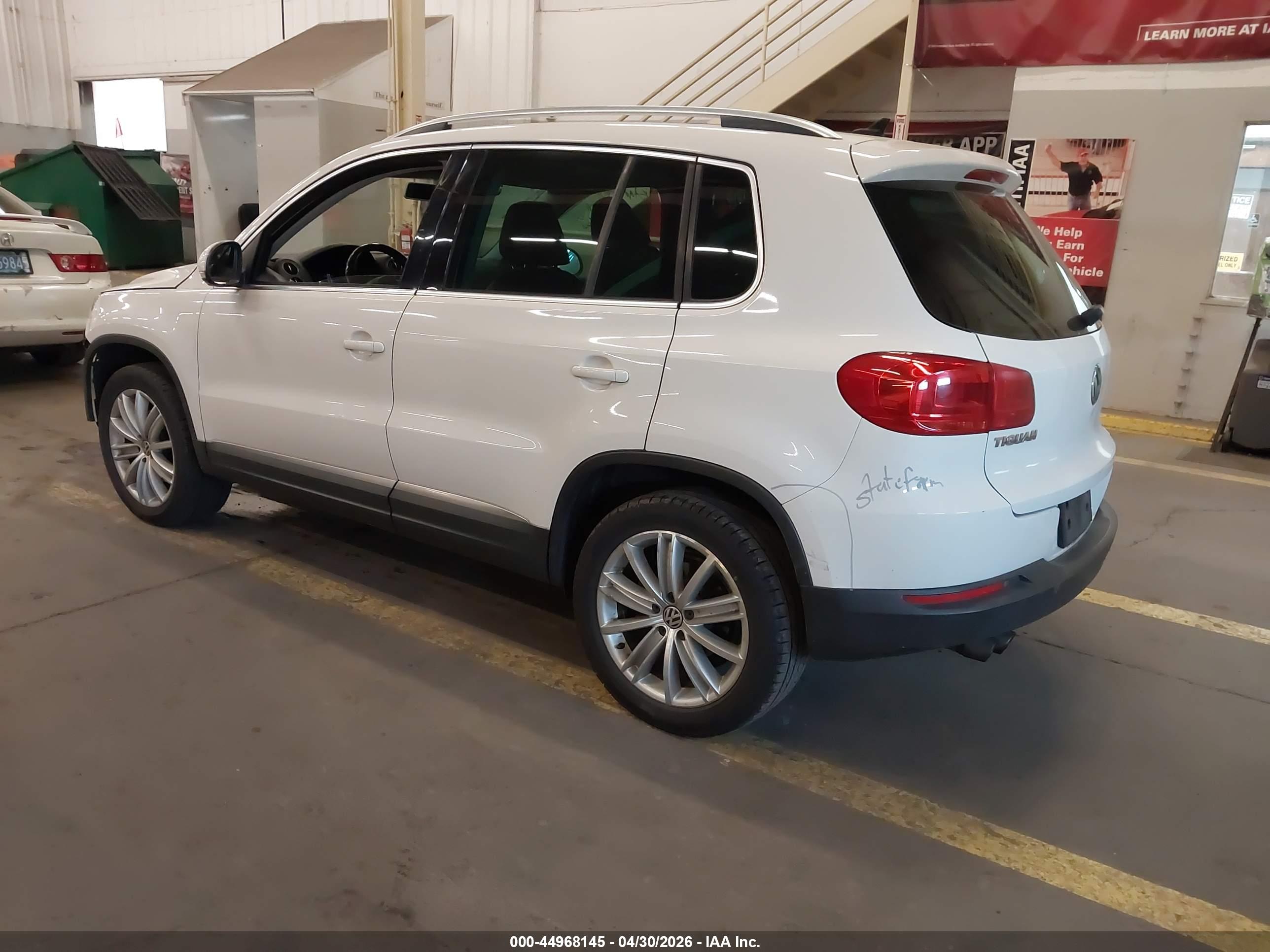 VOLKSWAGEN TIGUAN image 3