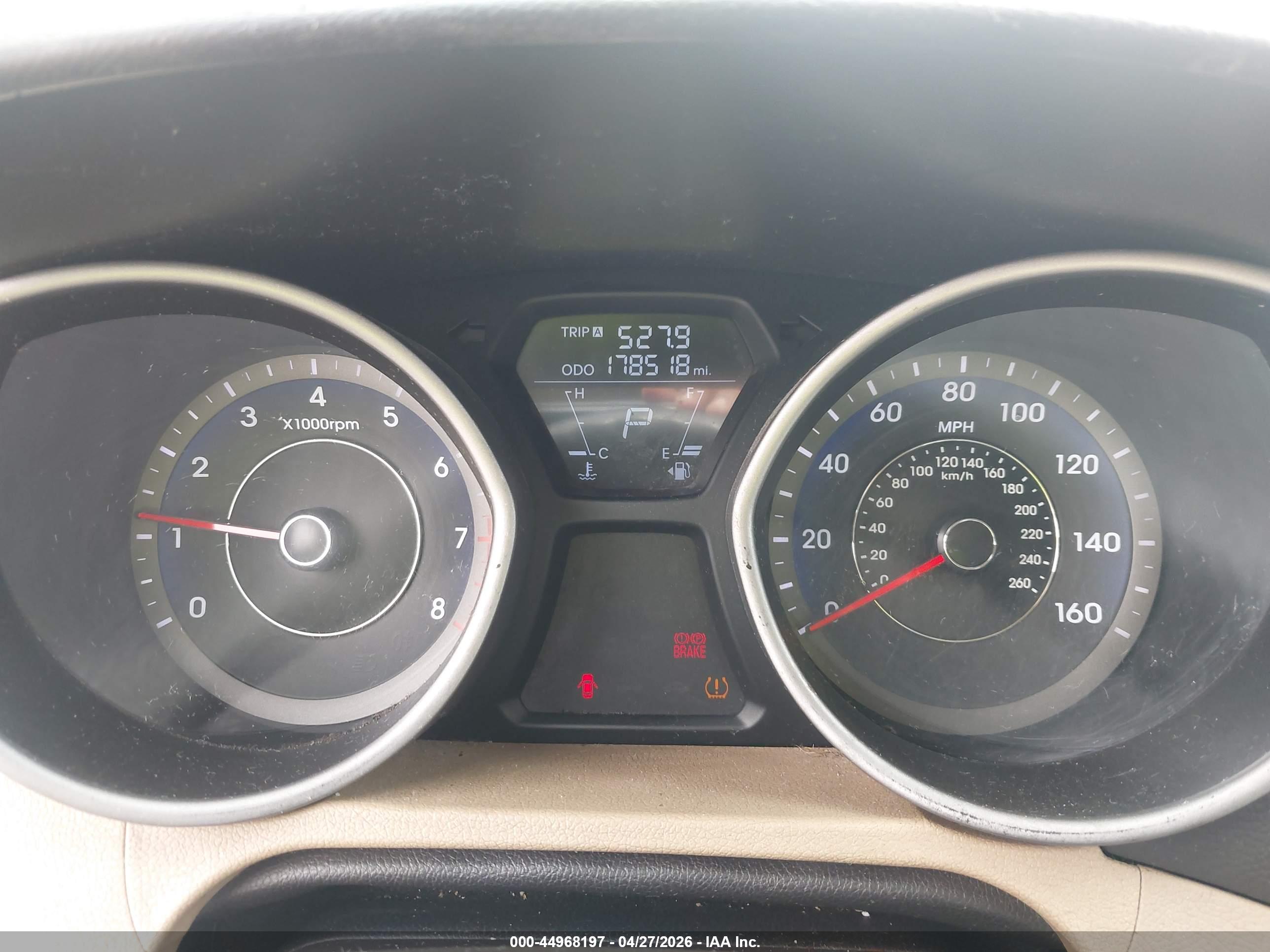 HYUNDAI ELANTRA image 7