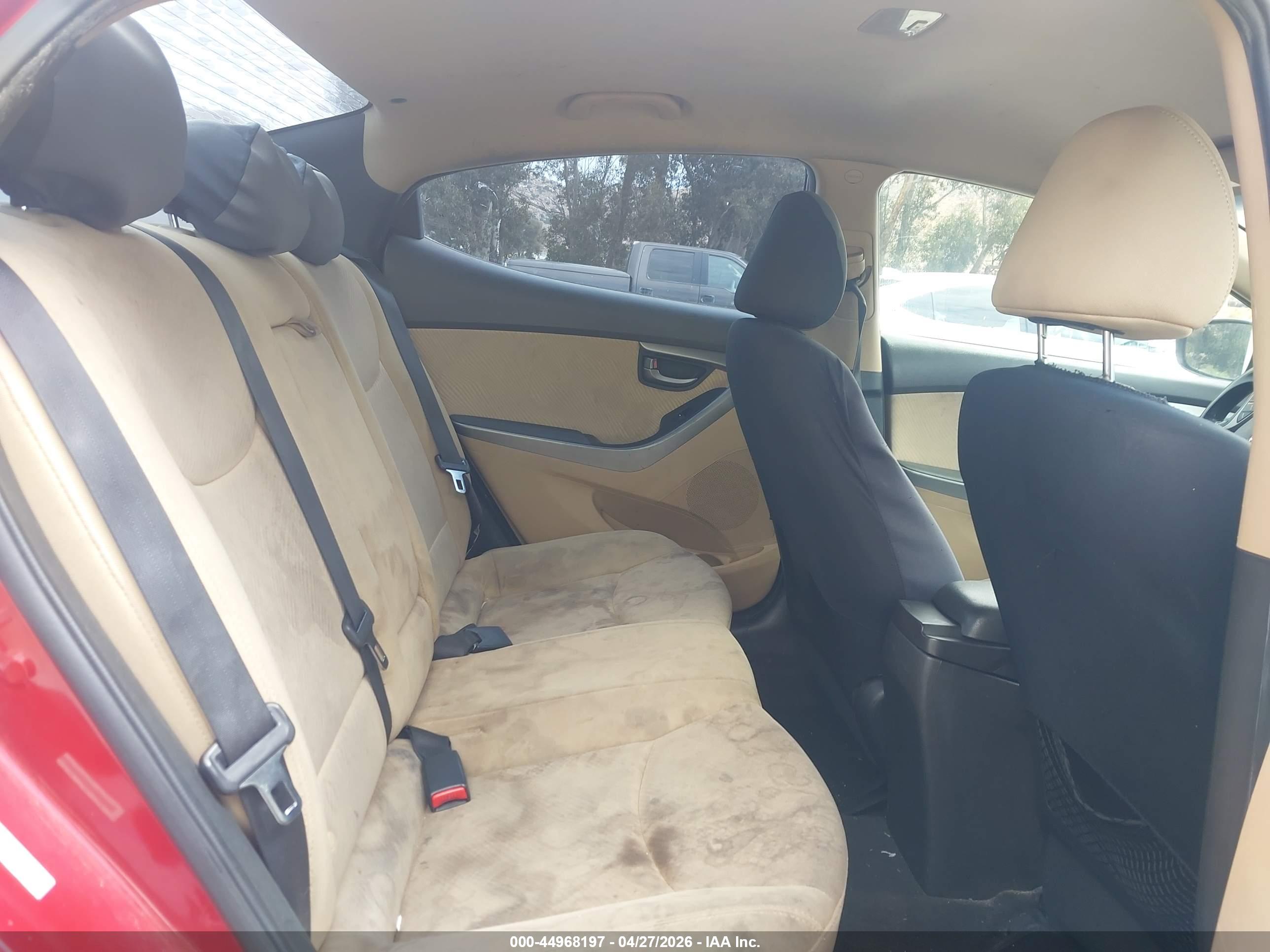 HYUNDAI ELANTRA image 8