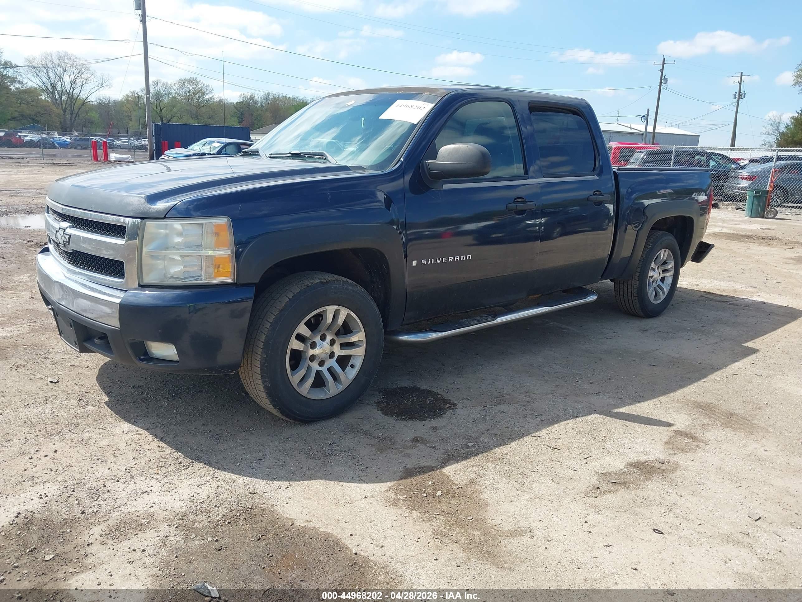 CHEVROLET SILVERADO image 2