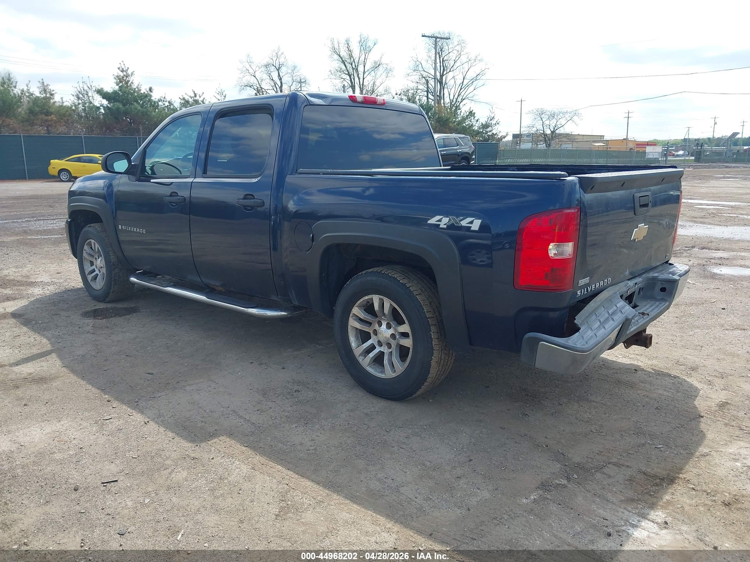 CHEVROLET SILVERADO image 3