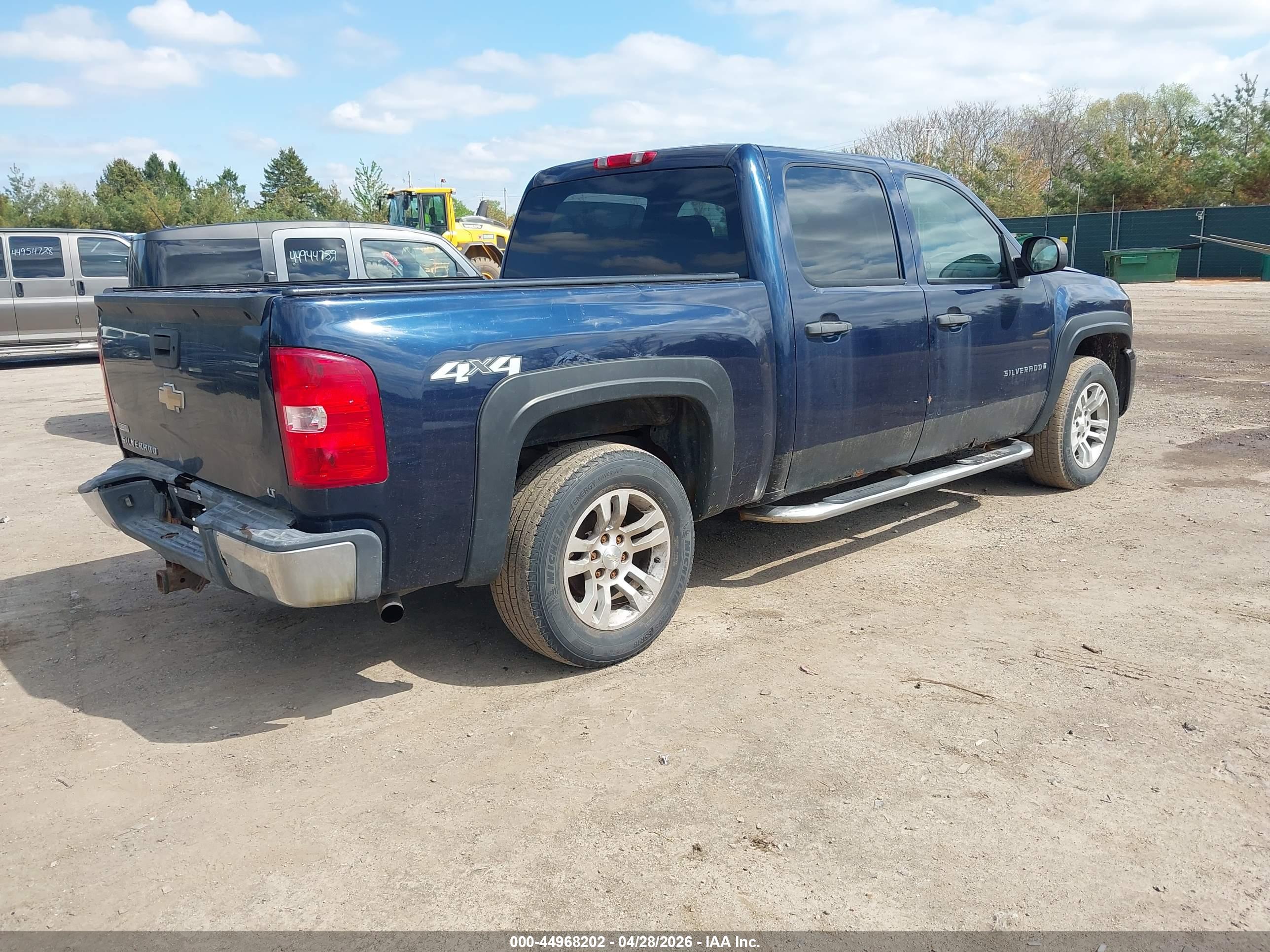 CHEVROLET SILVERADO image 4