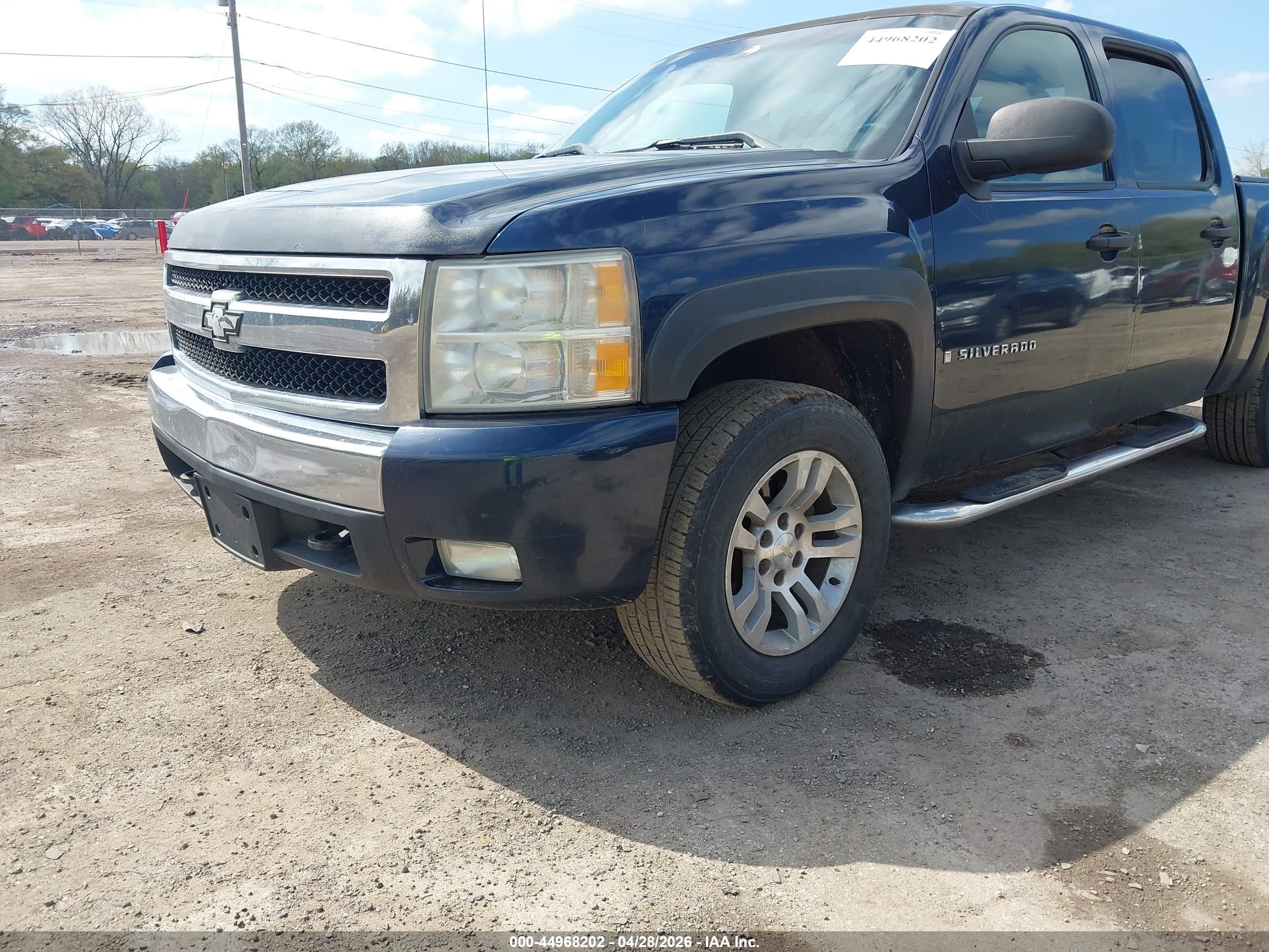 CHEVROLET SILVERADO image 6