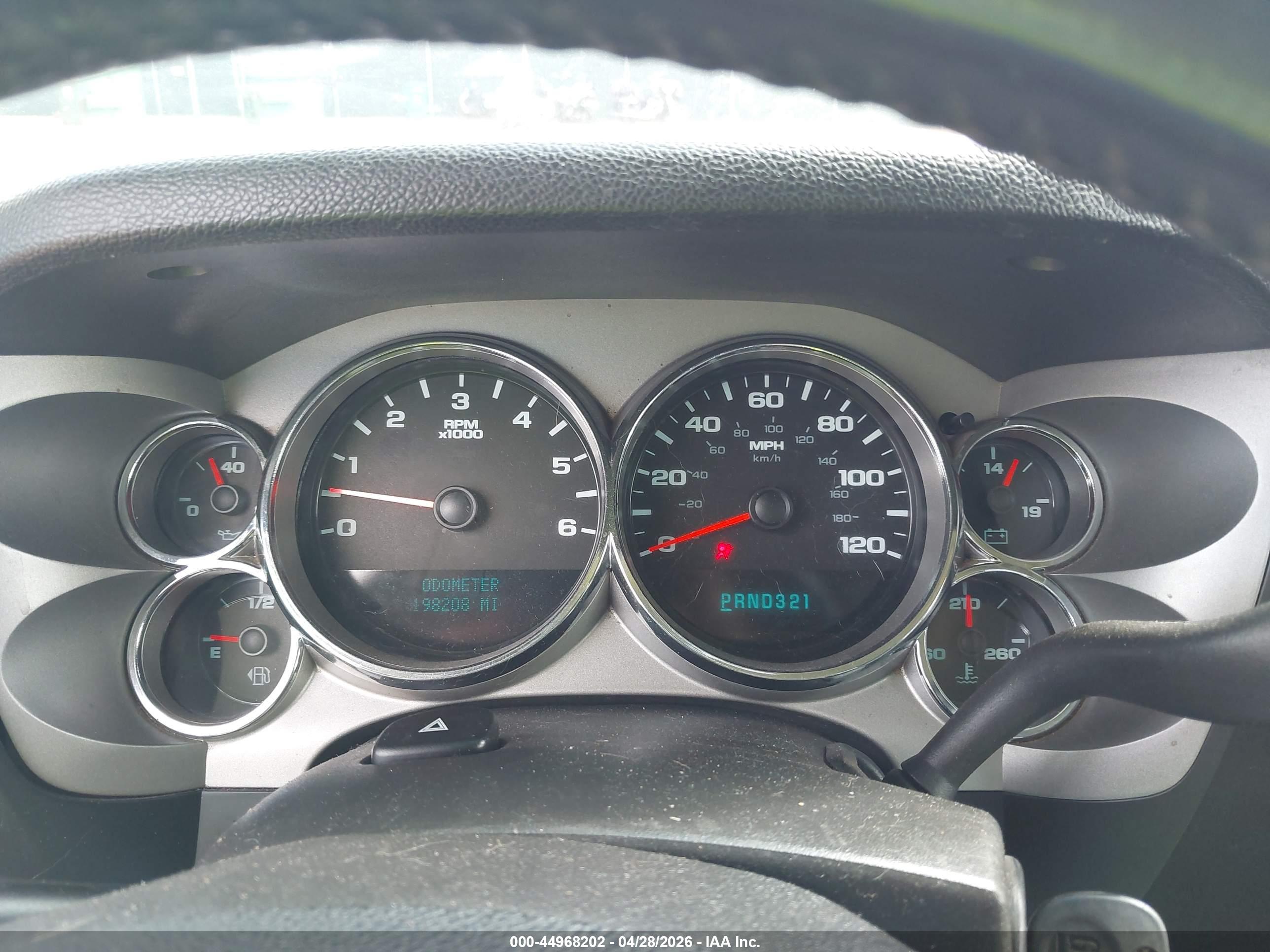 CHEVROLET SILVERADO image 7