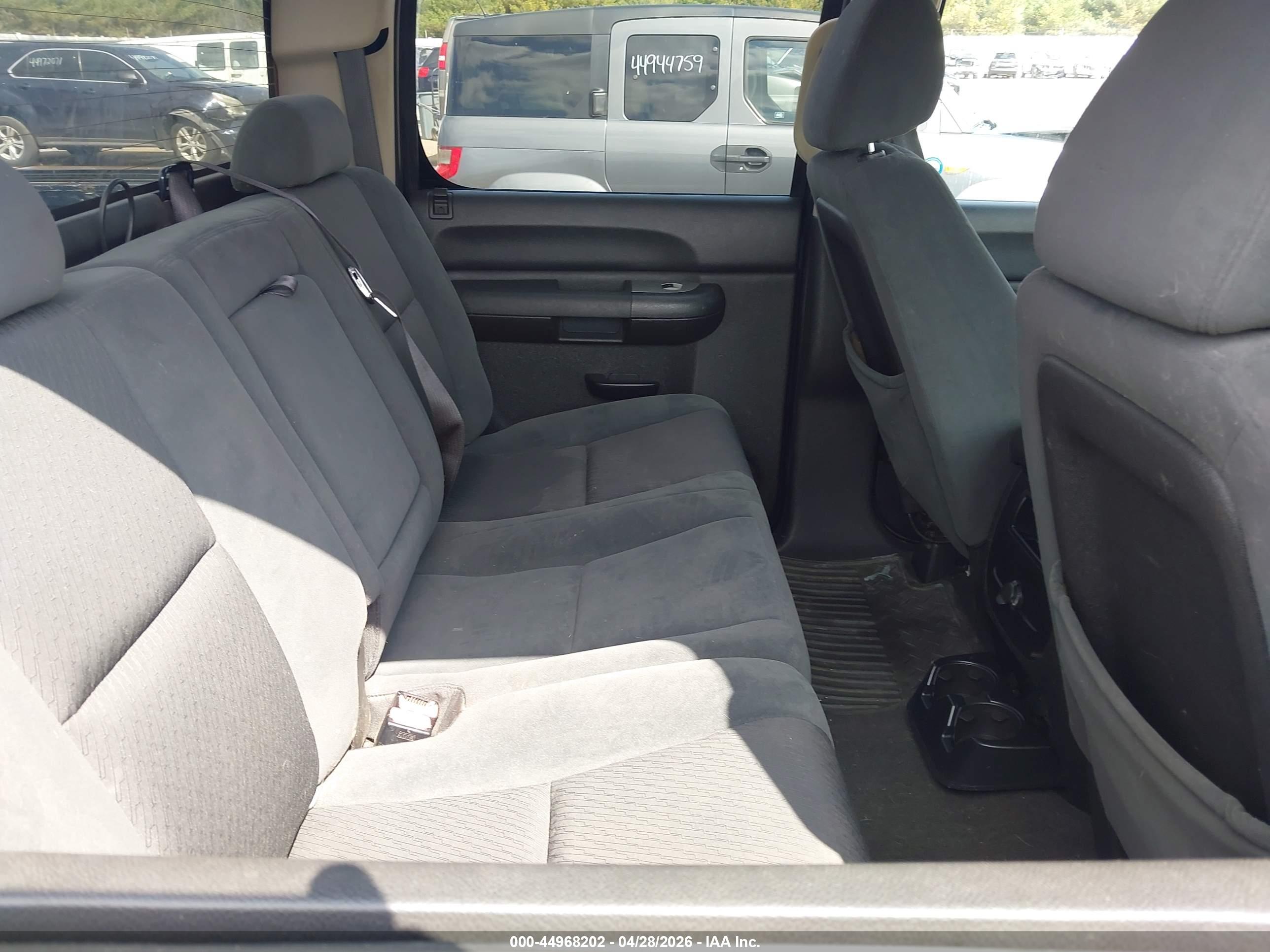 CHEVROLET SILVERADO image 8