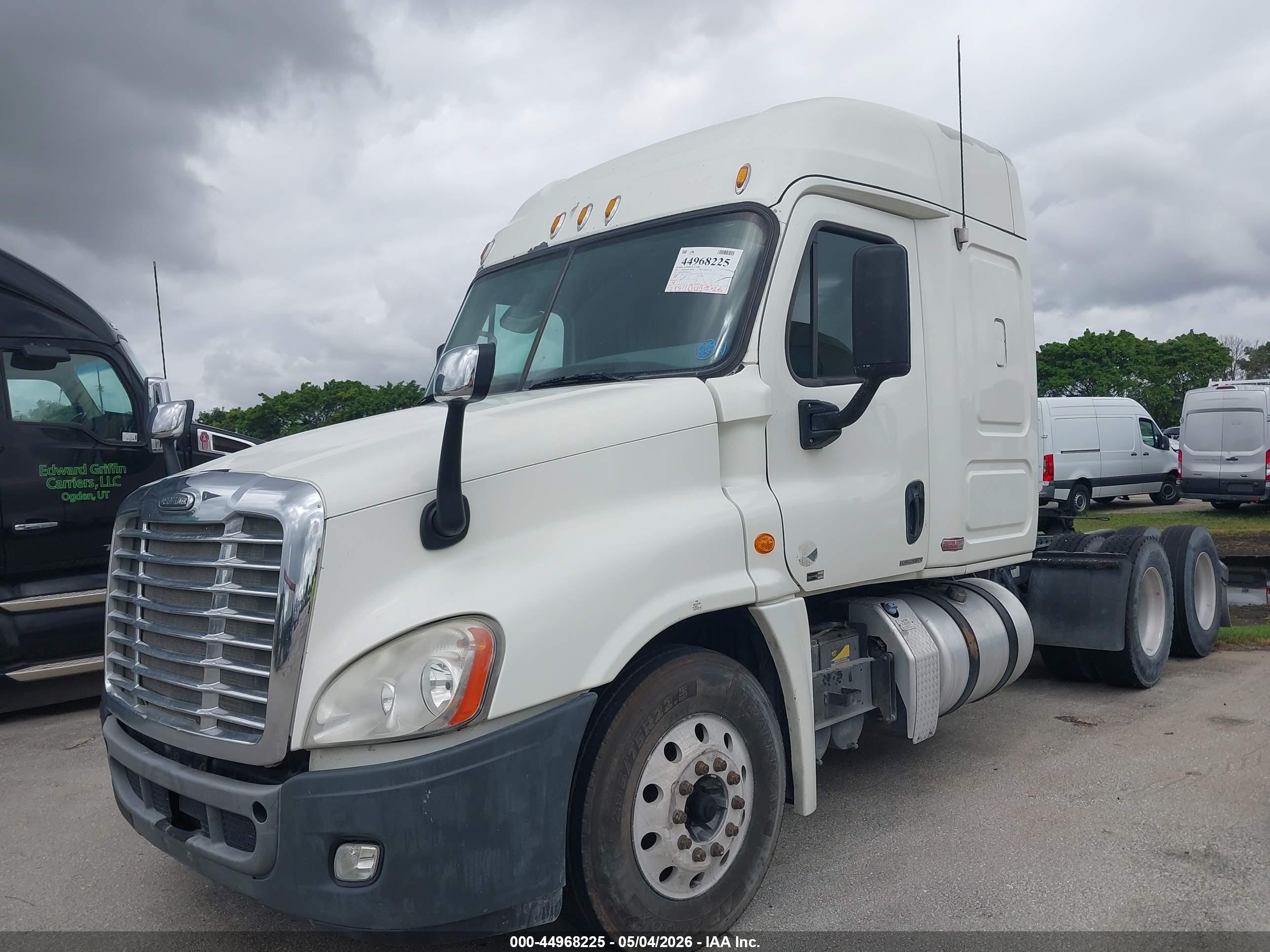 FREIGHTLINER CASCADIA image 2