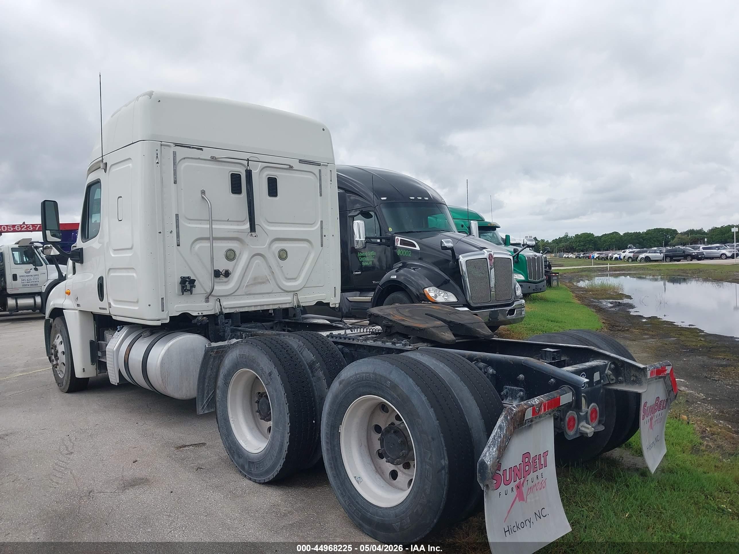 FREIGHTLINER CASCADIA image 3